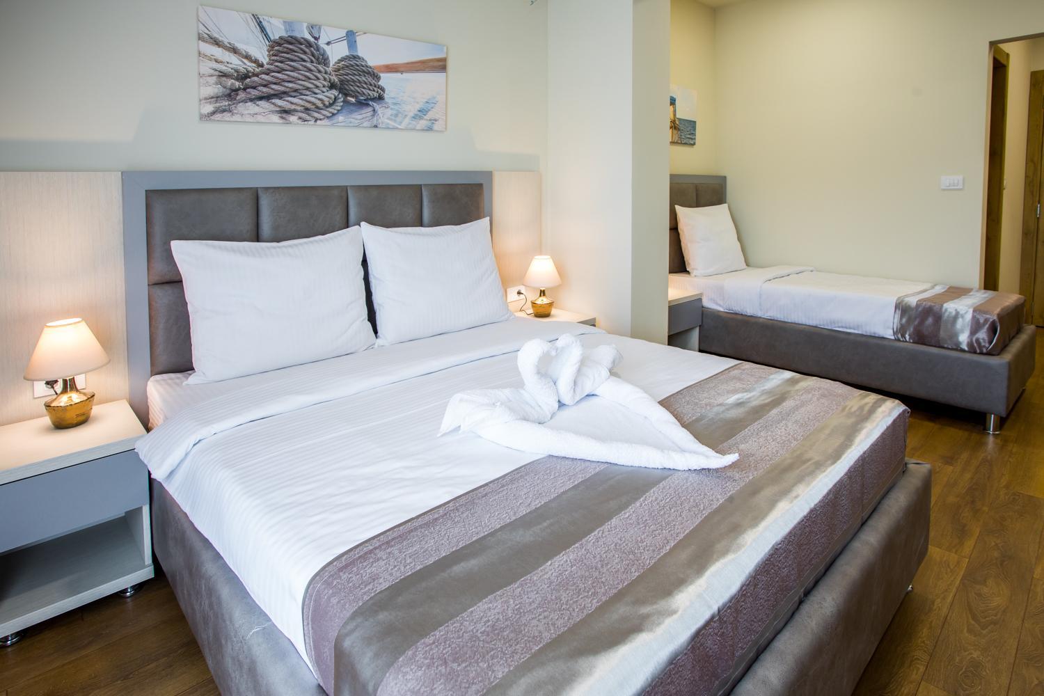 Standard Triple Room - Photo 8