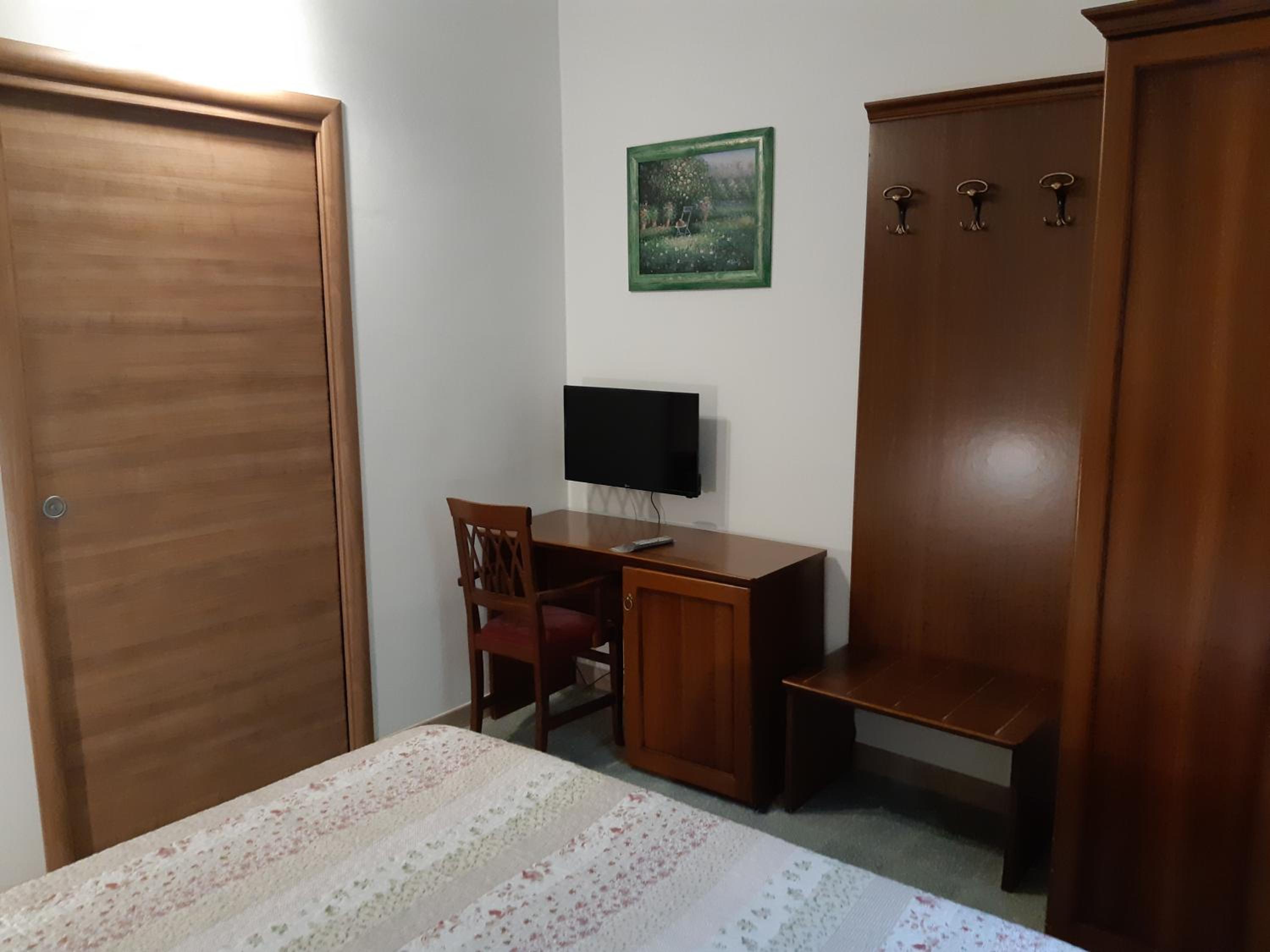 Double Room with Private Bathroom photo 3