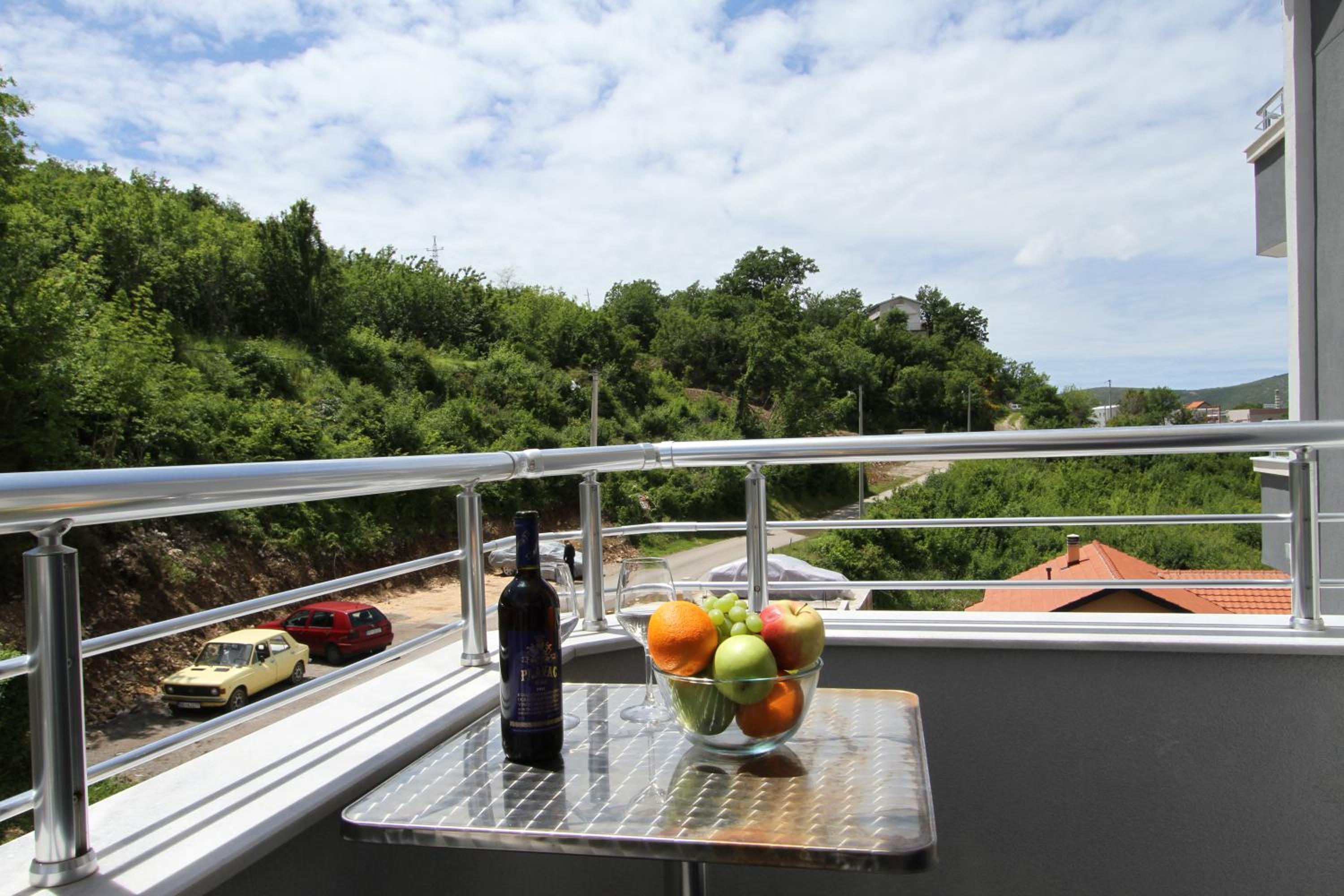 Apartment with Terrace and Street View photo 3