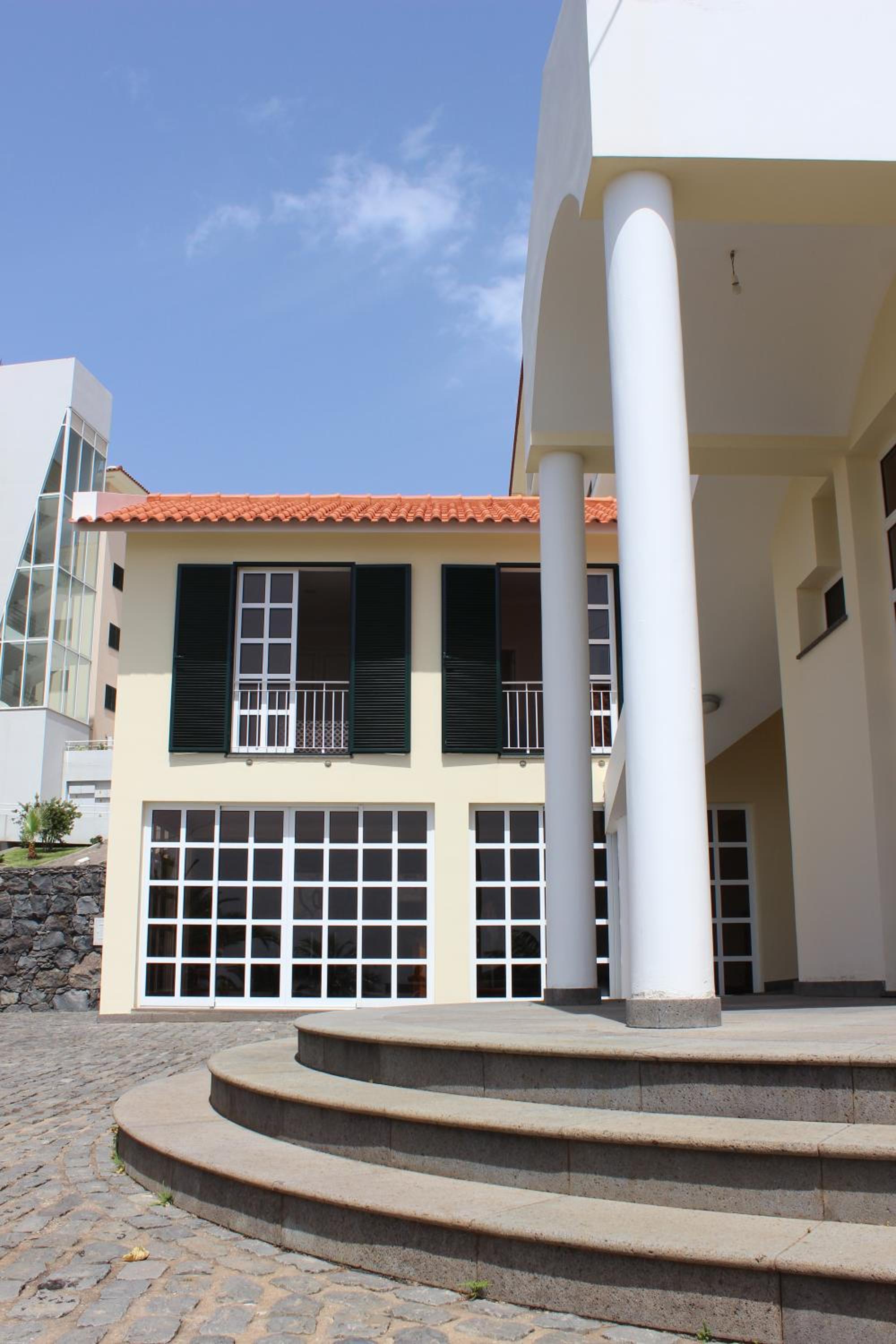 One-Bedroom Apartment with Sea View - Photo 25