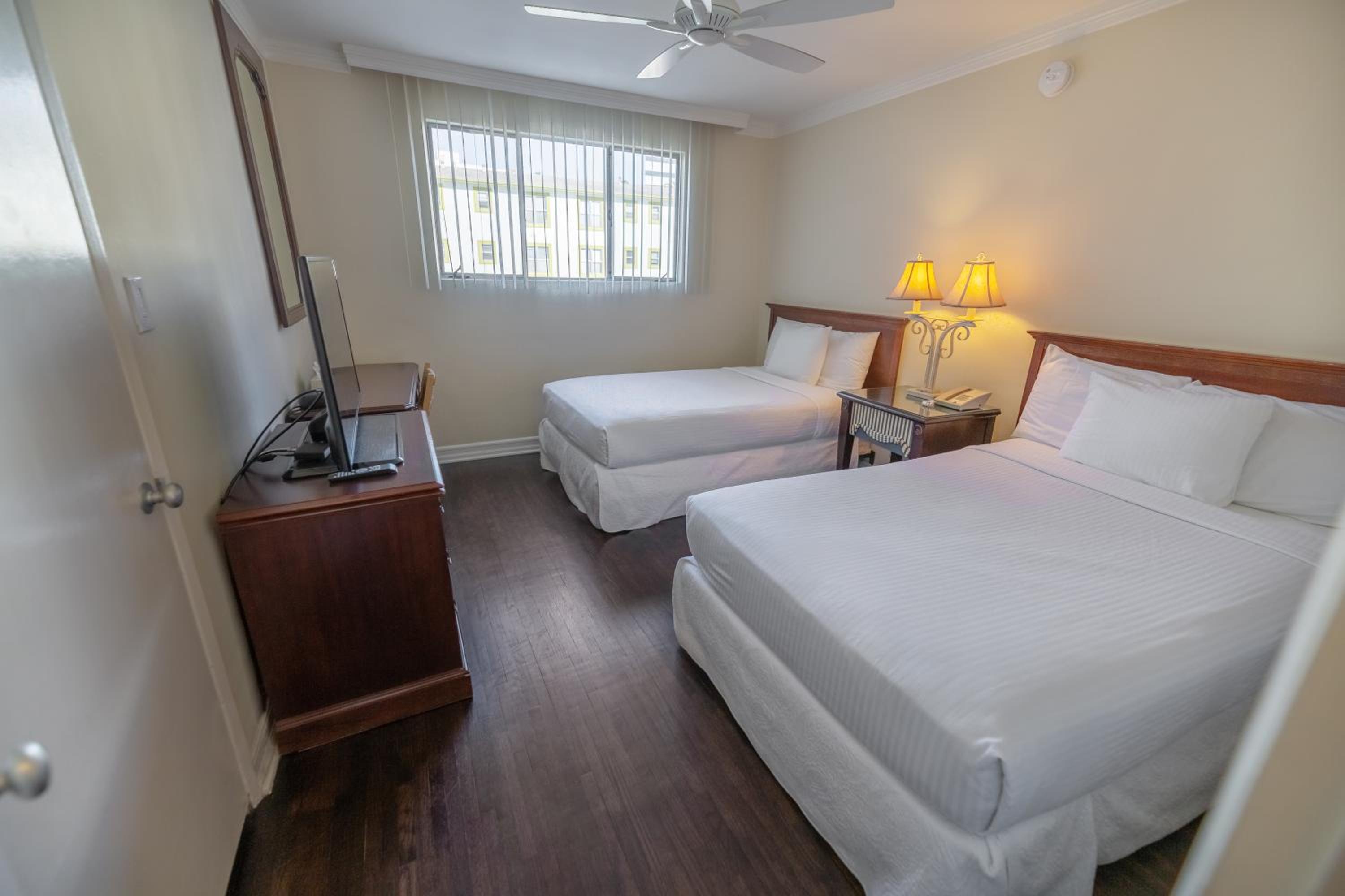One-Bedroom Double Suite with Pool View photo 1