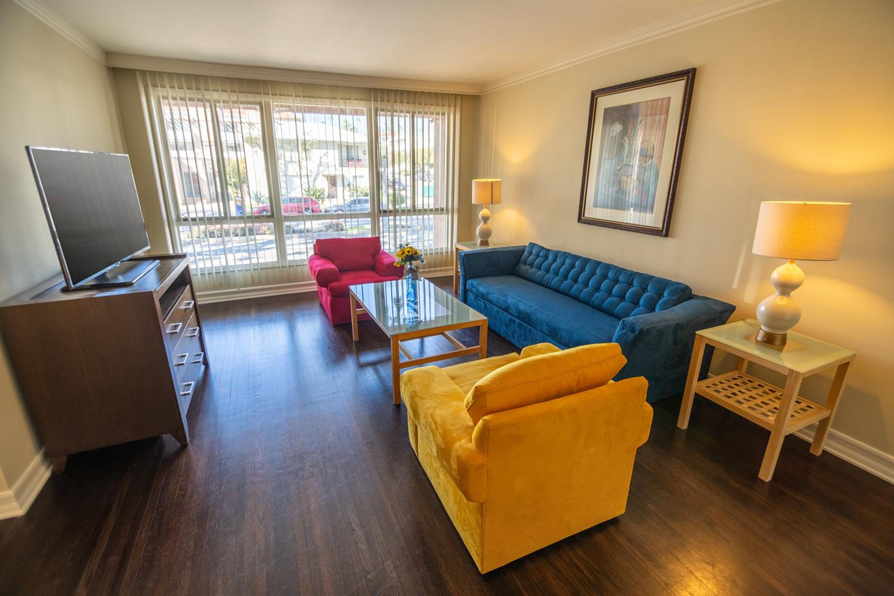 King Suite with Balcony photo 3