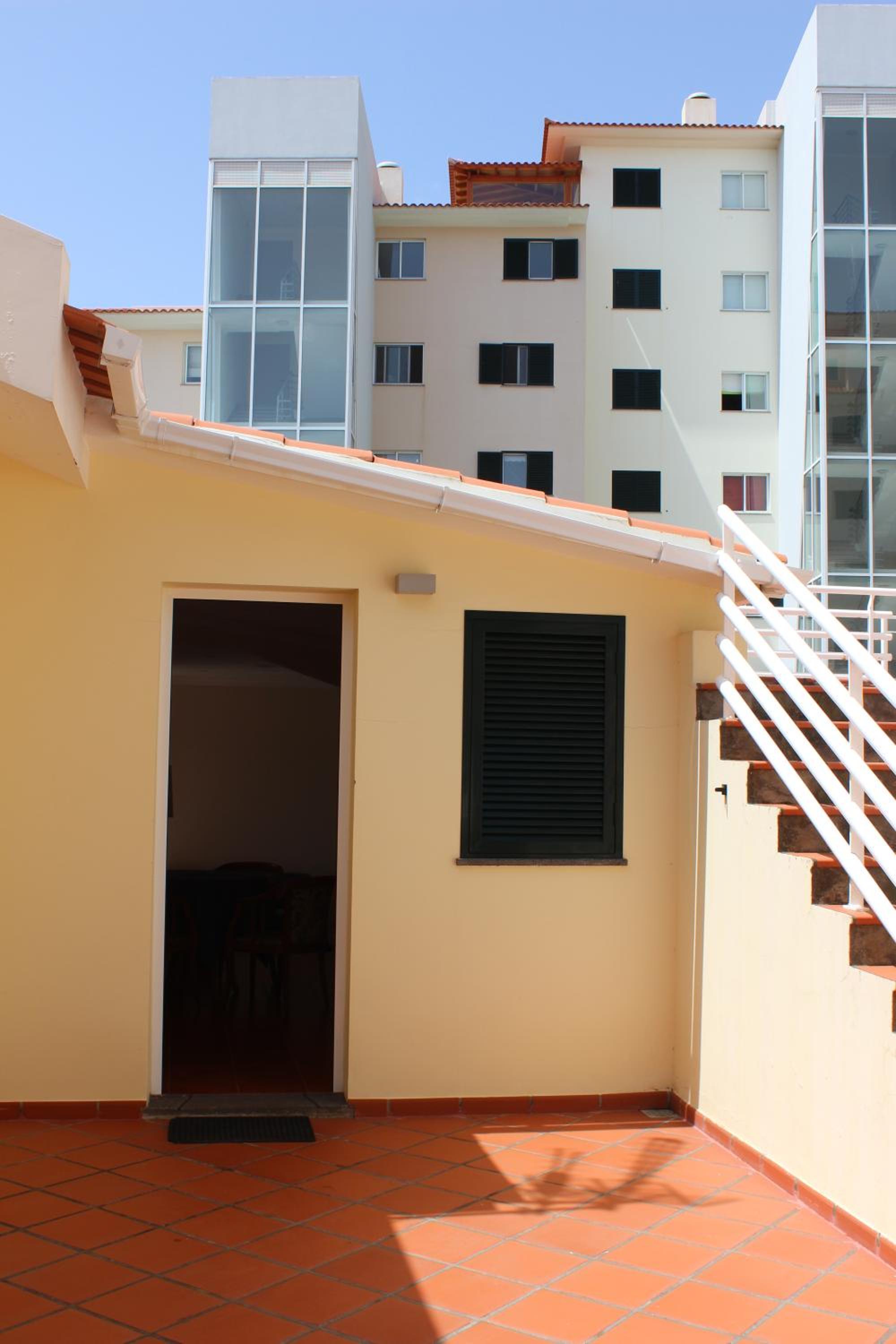 One-Bedroom Apartment with Sea View - Photo 24