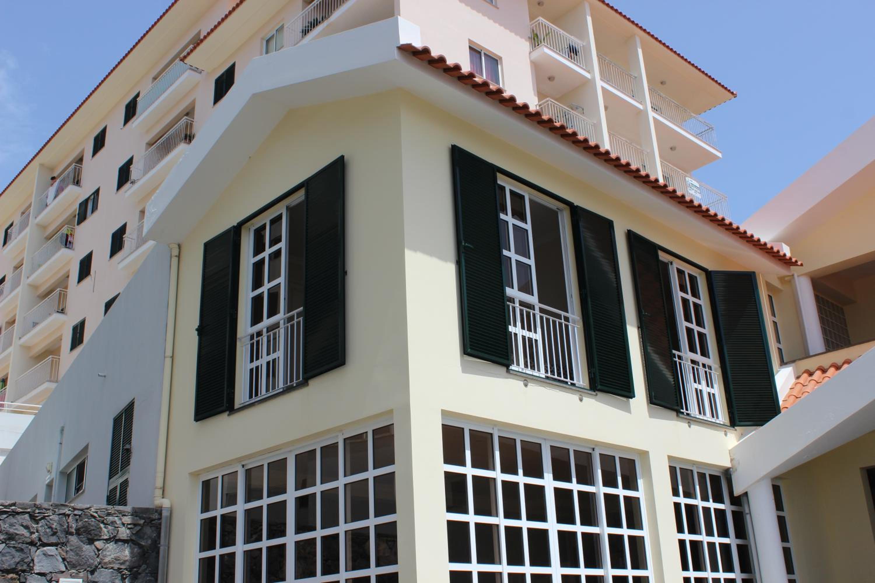 One-Bedroom Apartment with Sea View - Photo 23