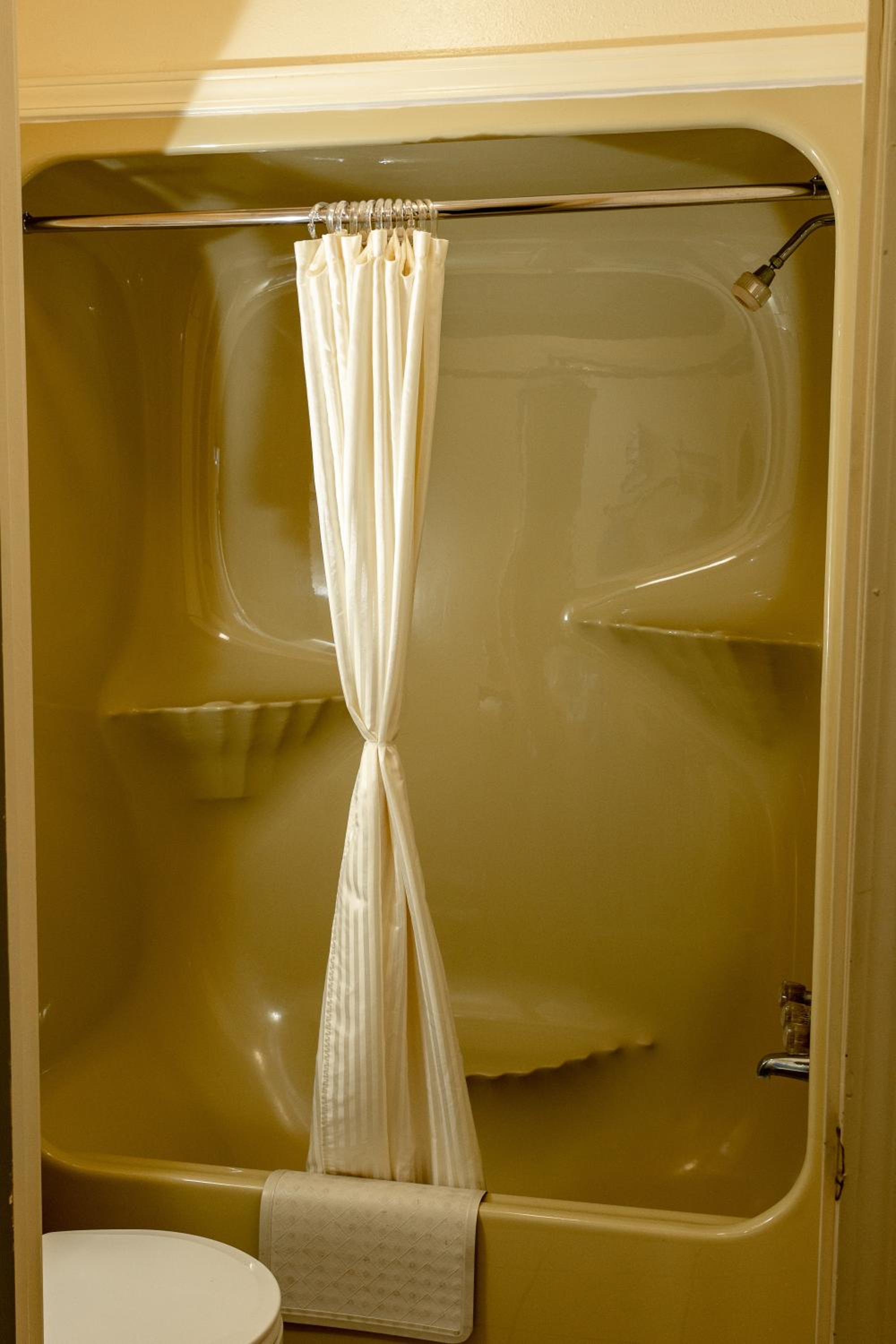 Deluxe King Suite - Photo 2