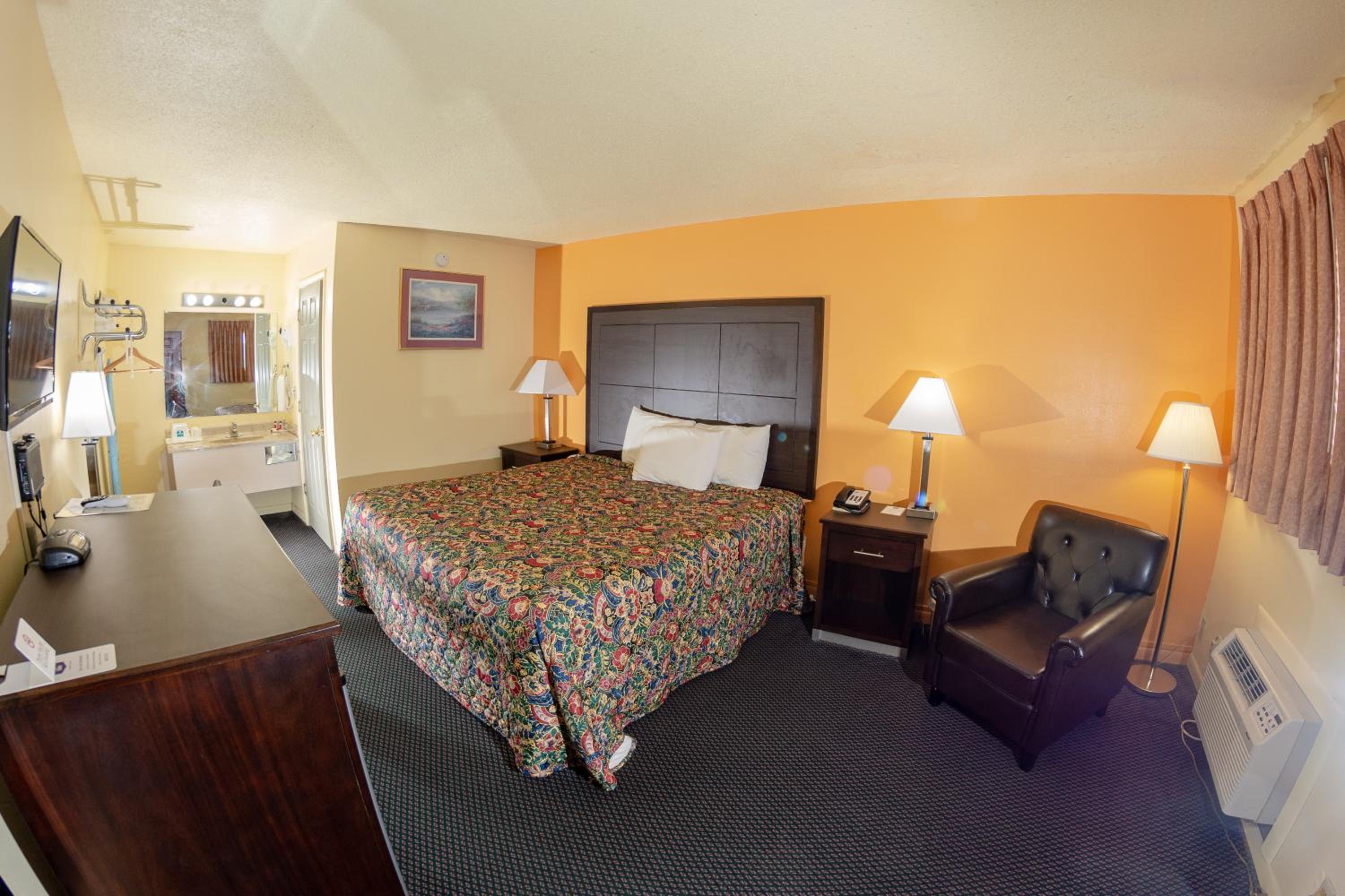 Standard King Room - Smoking - Photo 2