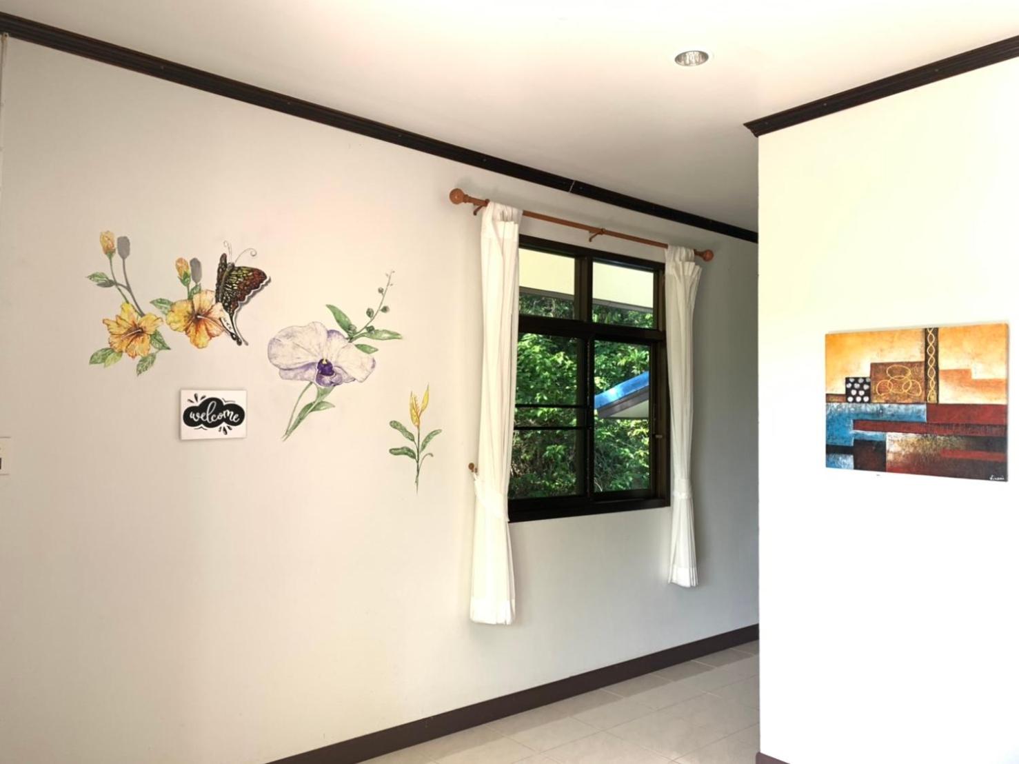 One-Bedroom House - Photo 4