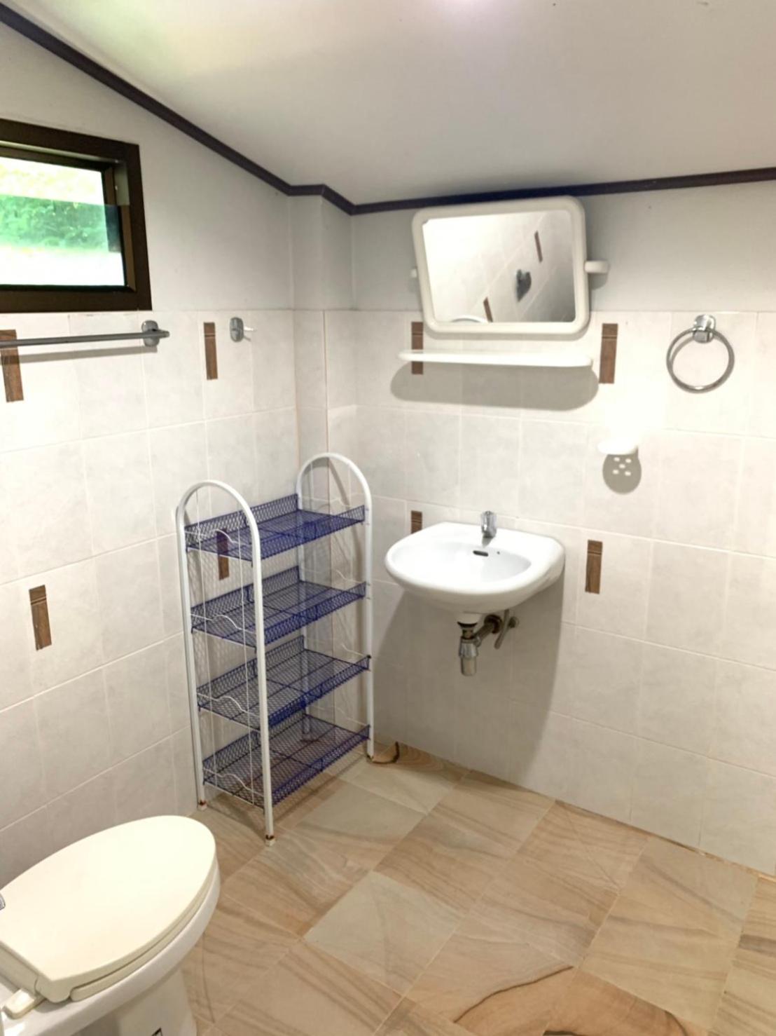 One-Bedroom House - Photo 2