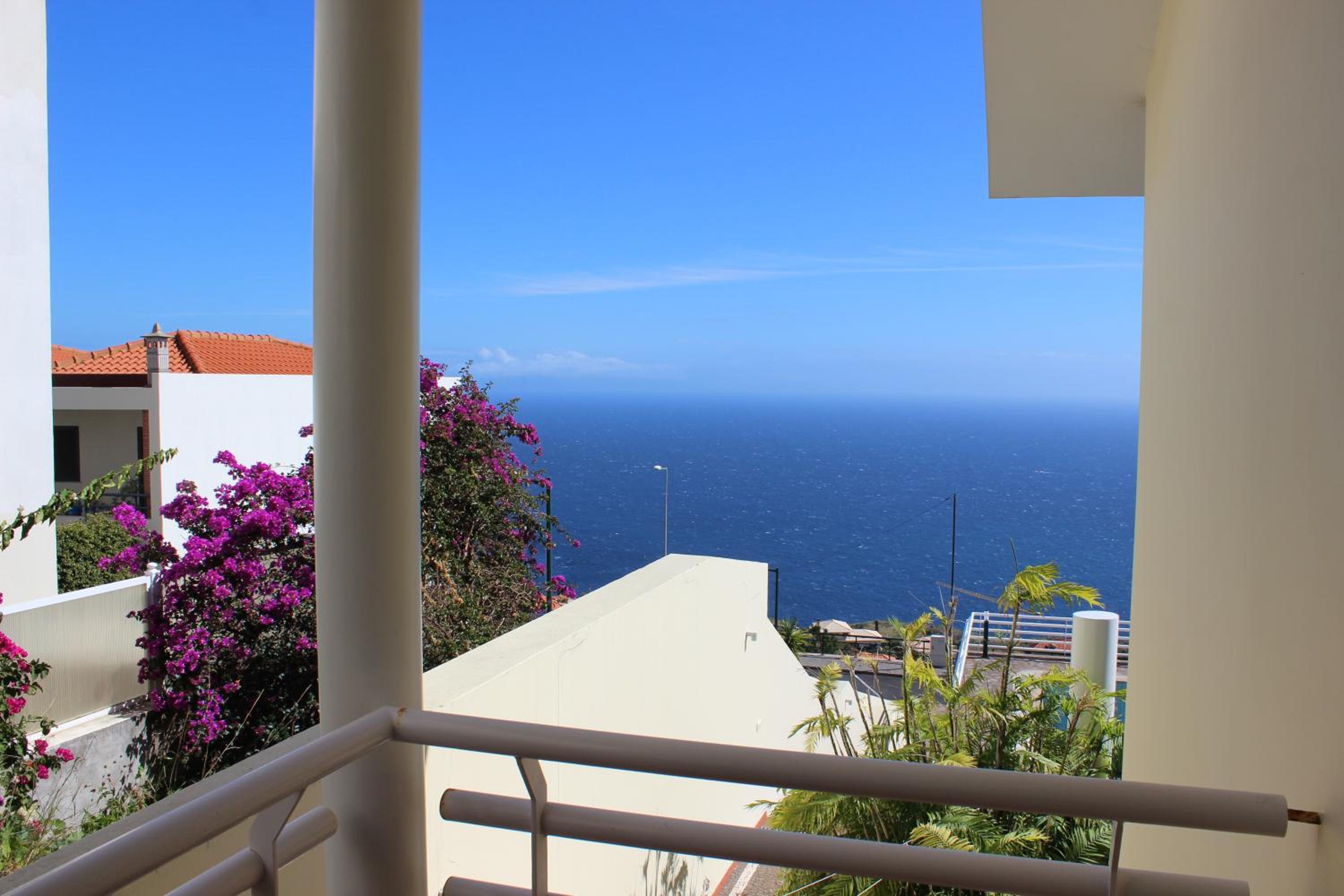 Two-Bedroom Apartment with Sea View - Photo 21