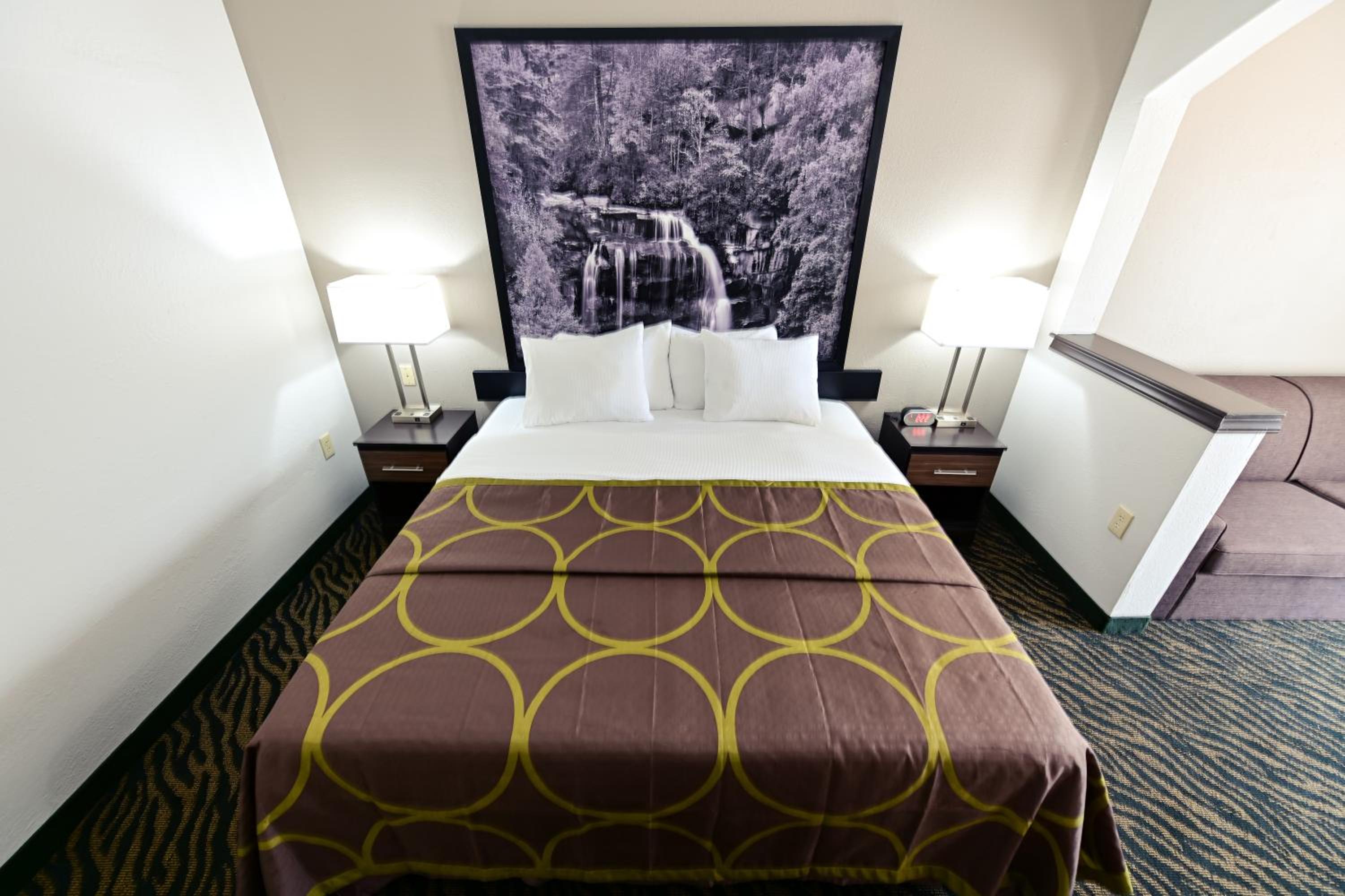 Deluxe King Room - Non-Smoking - Photo 1