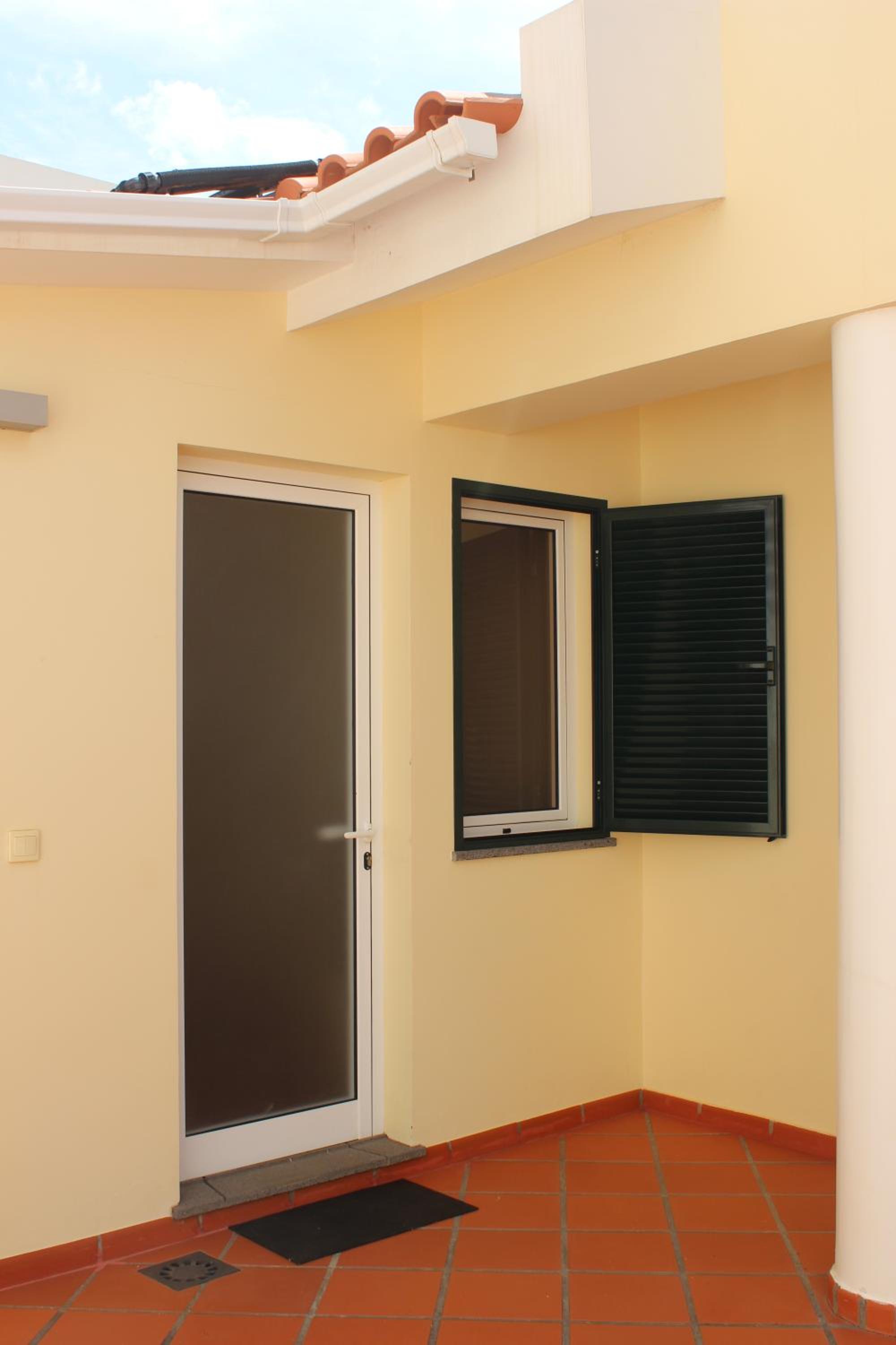 Two-Bedroom Apartment with Sea View - Photo 31