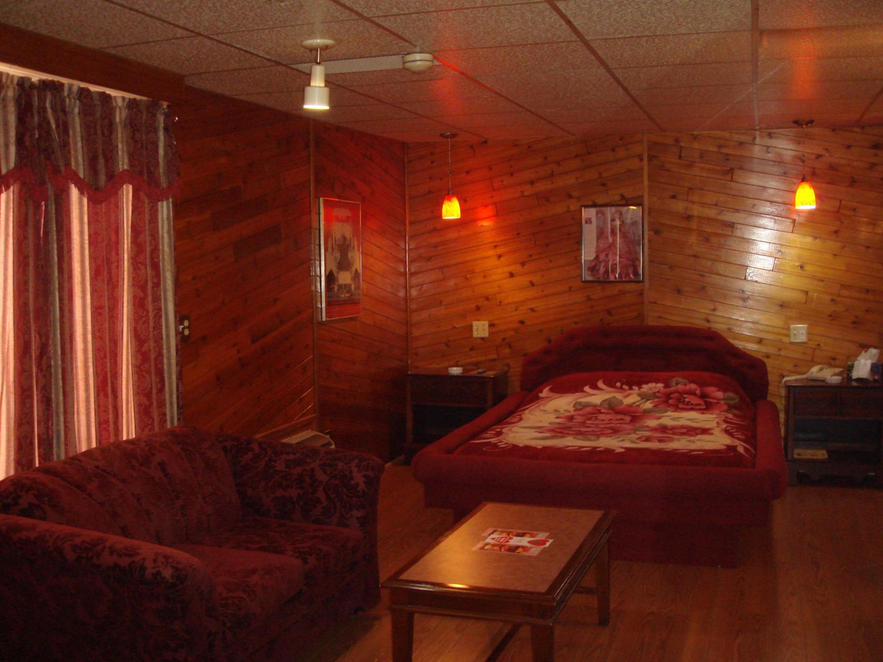 Superior Suite with Hot Tub photo 1