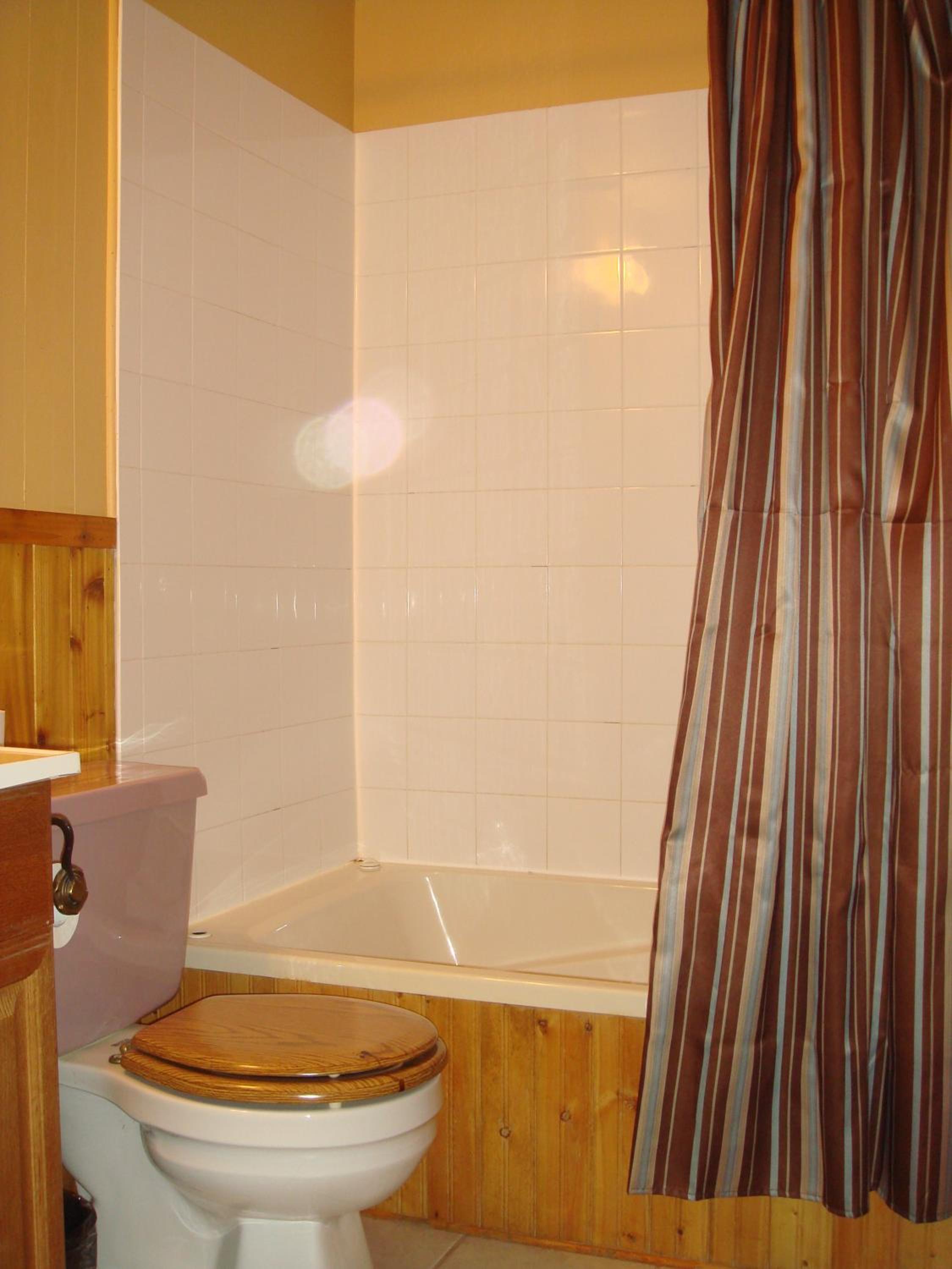 Queen Room - Non-Smoking photo 3