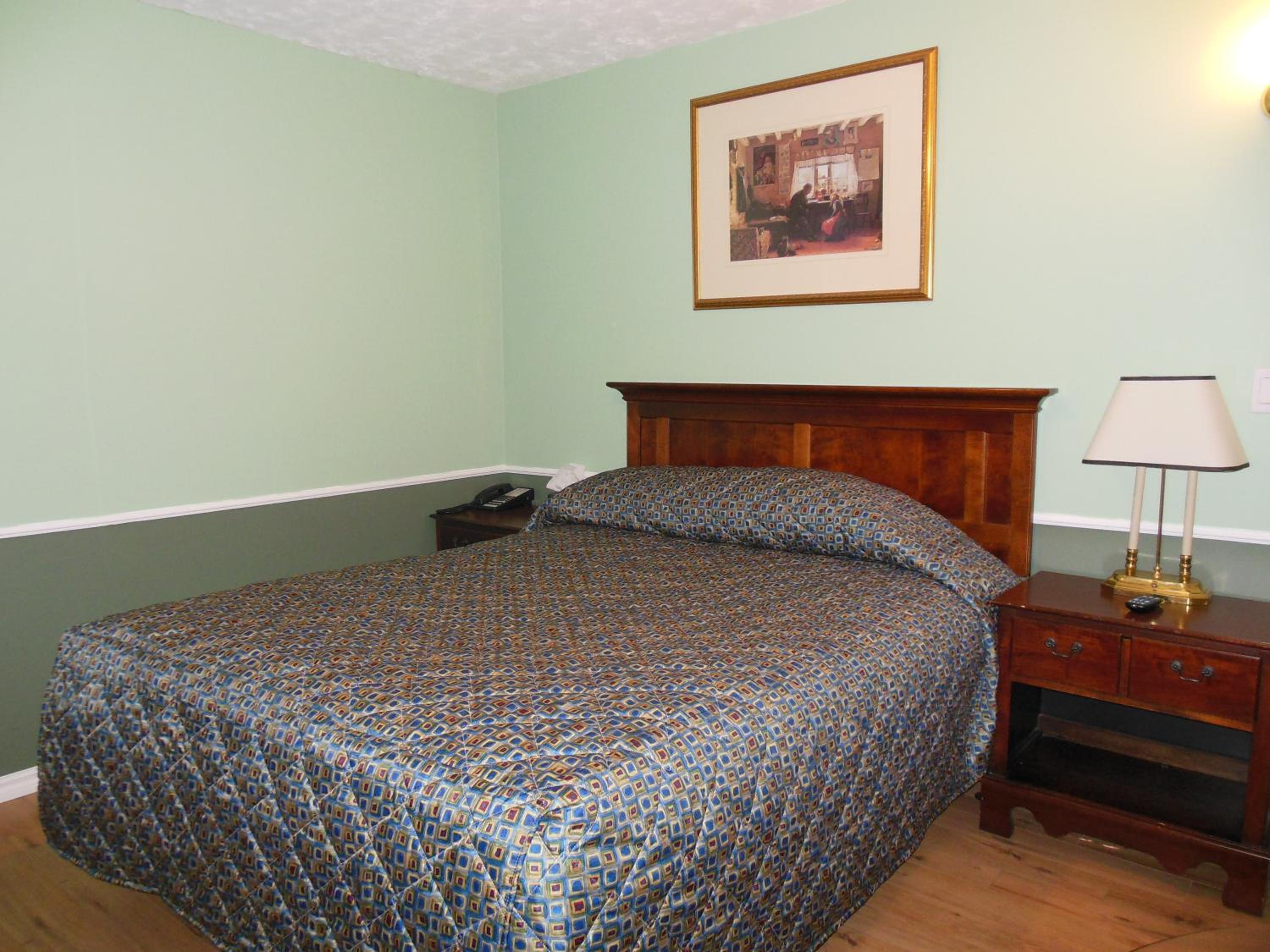 Queen Room - Non-Smoking photo 2