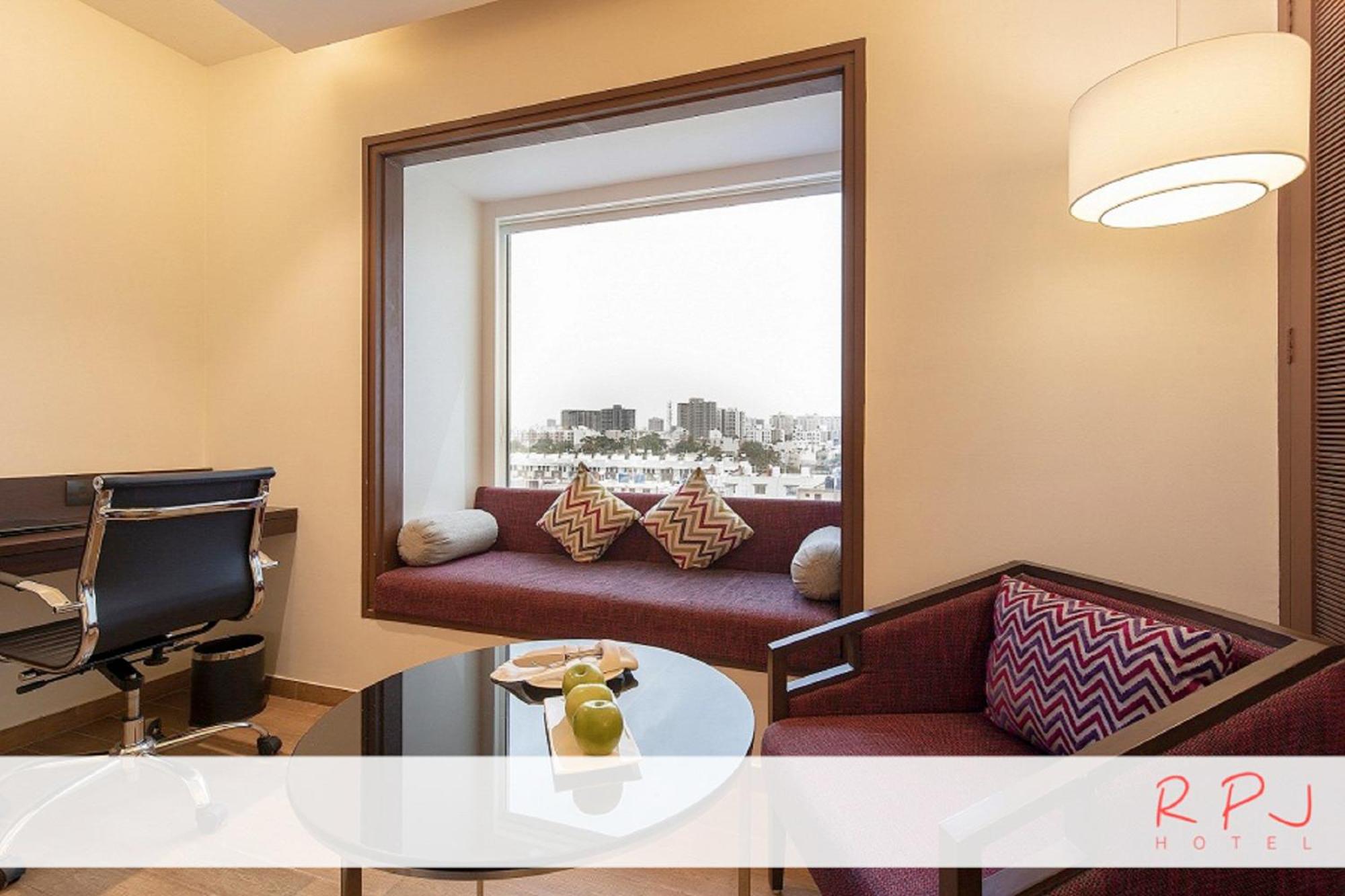 Executive Room - Photo 1