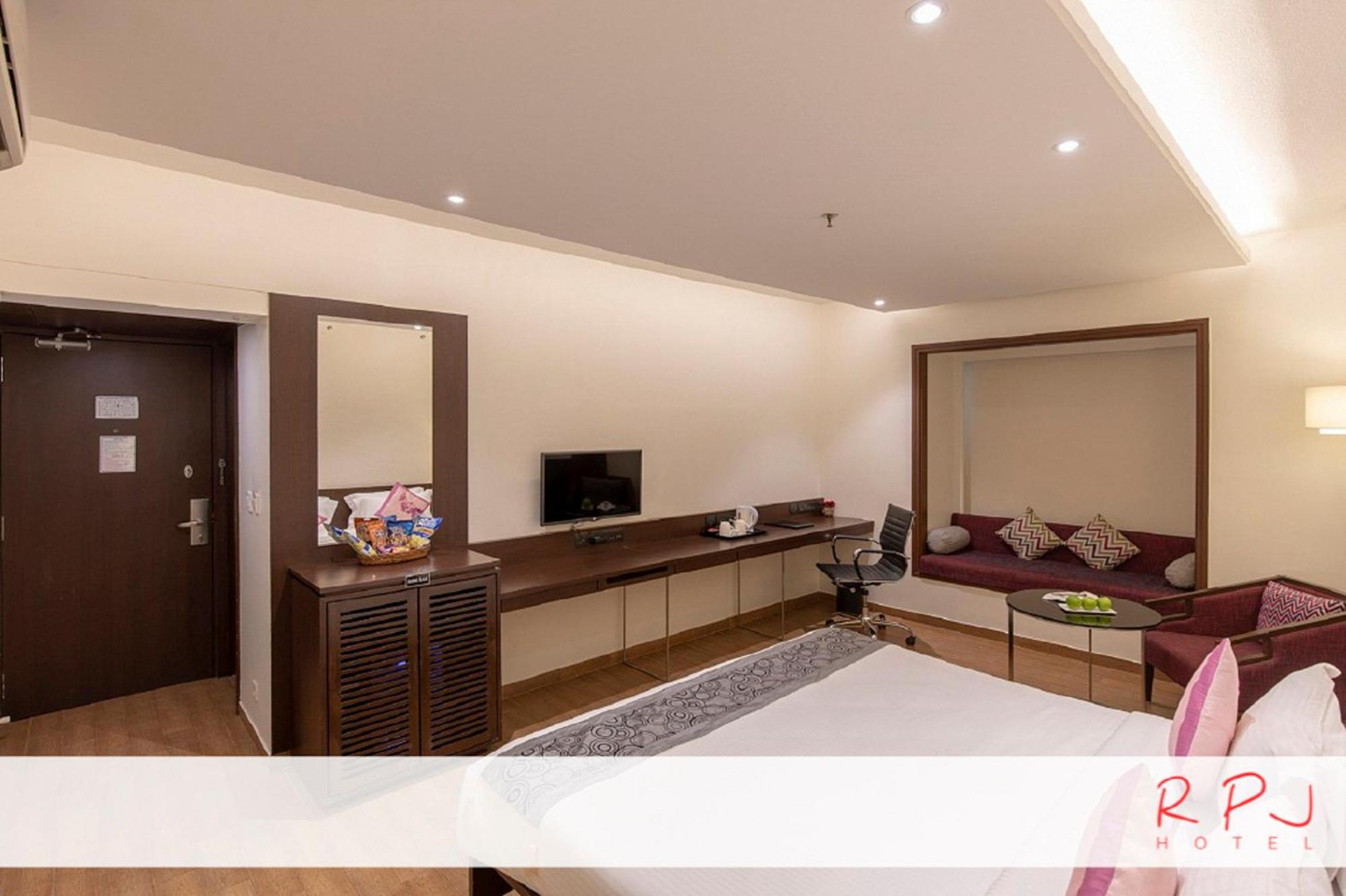 Executive Room - Photo 8