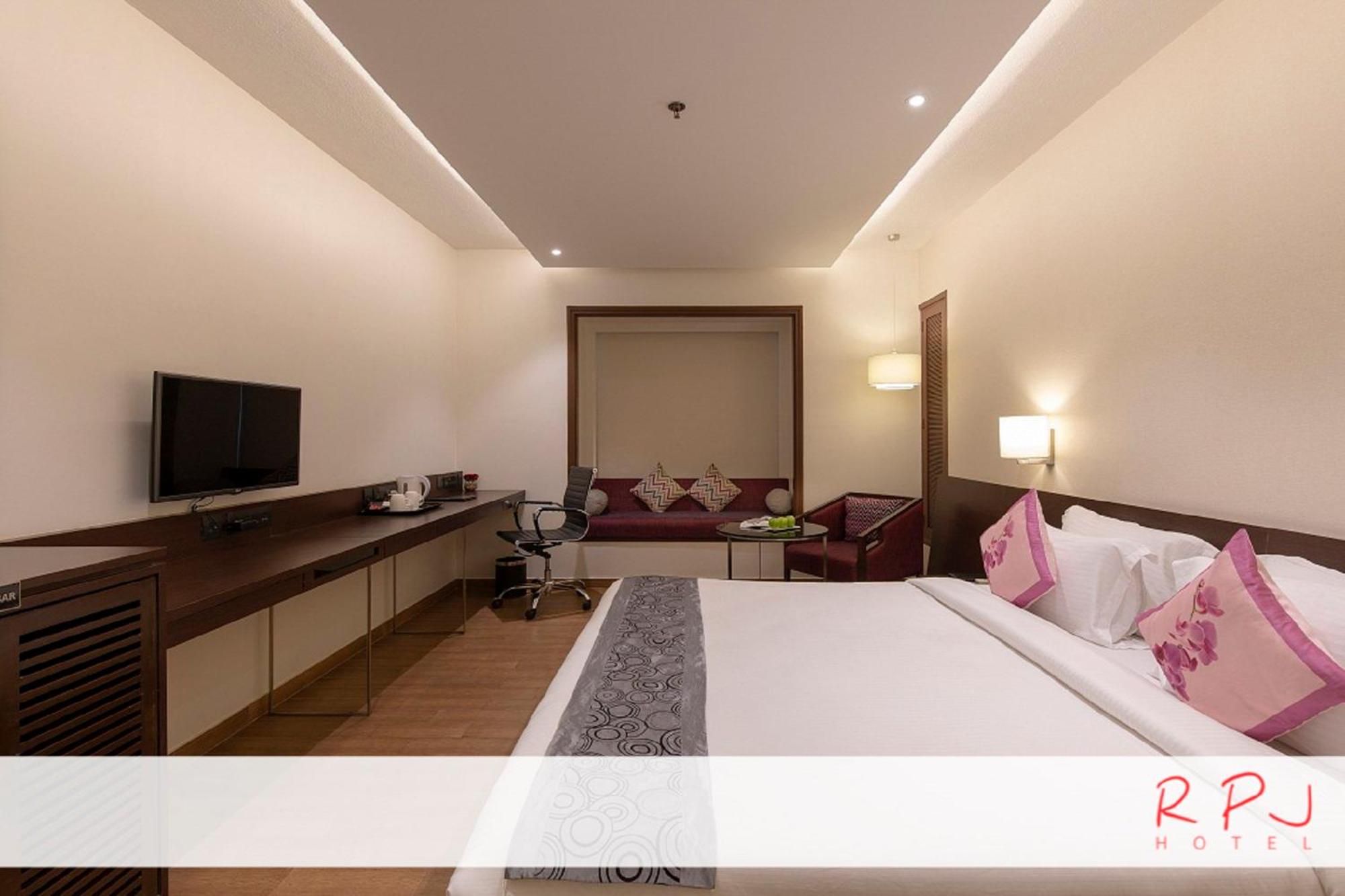 Executive Room - Photo 7