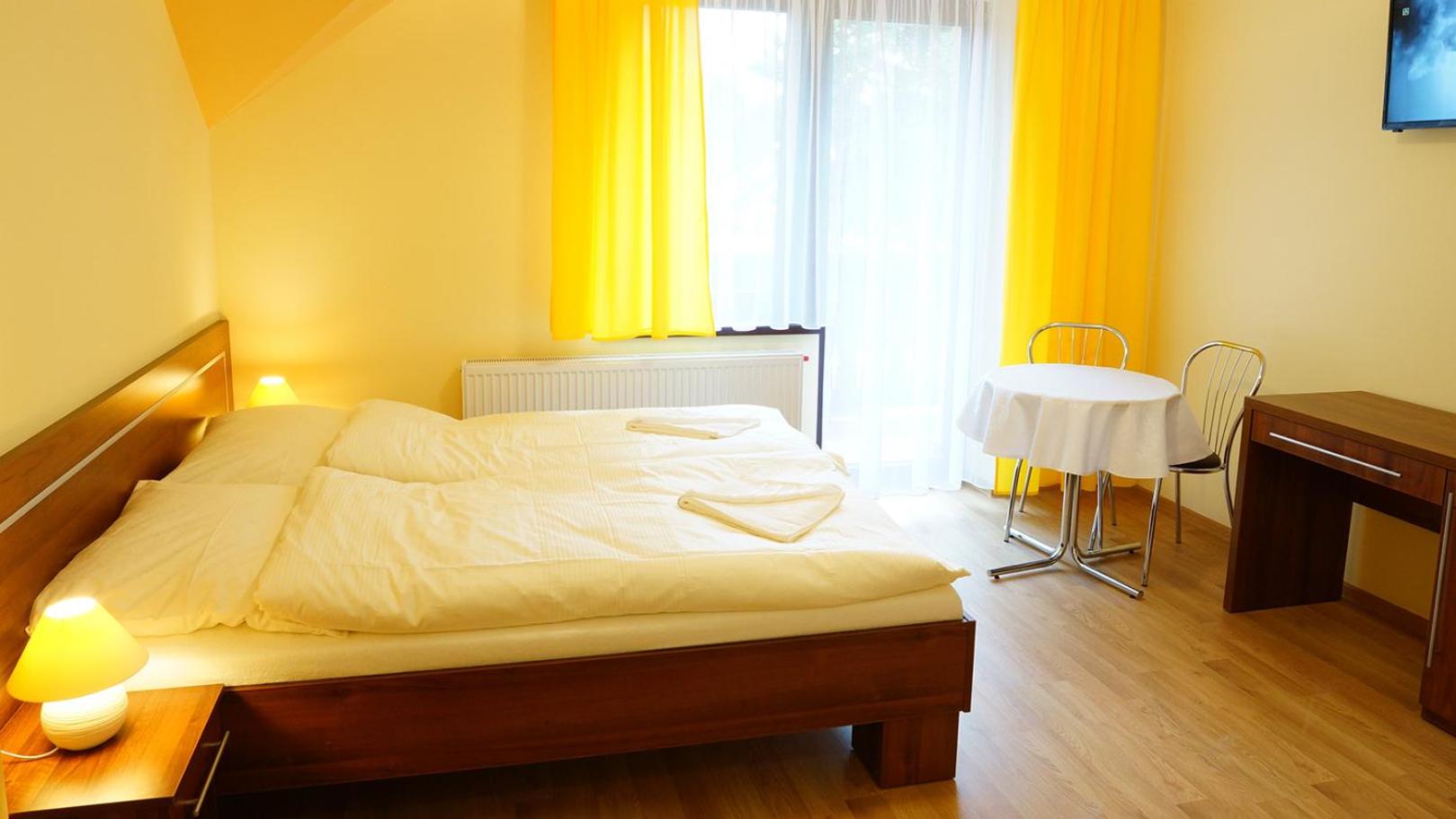 Double Room with Private Bathroom photo 2