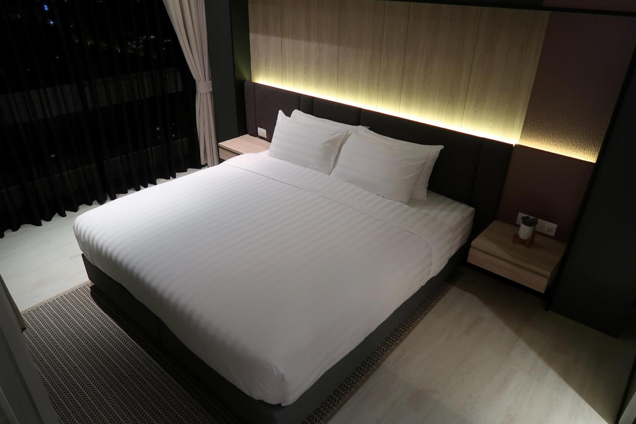 King Room with Two King Beds - Photo 23