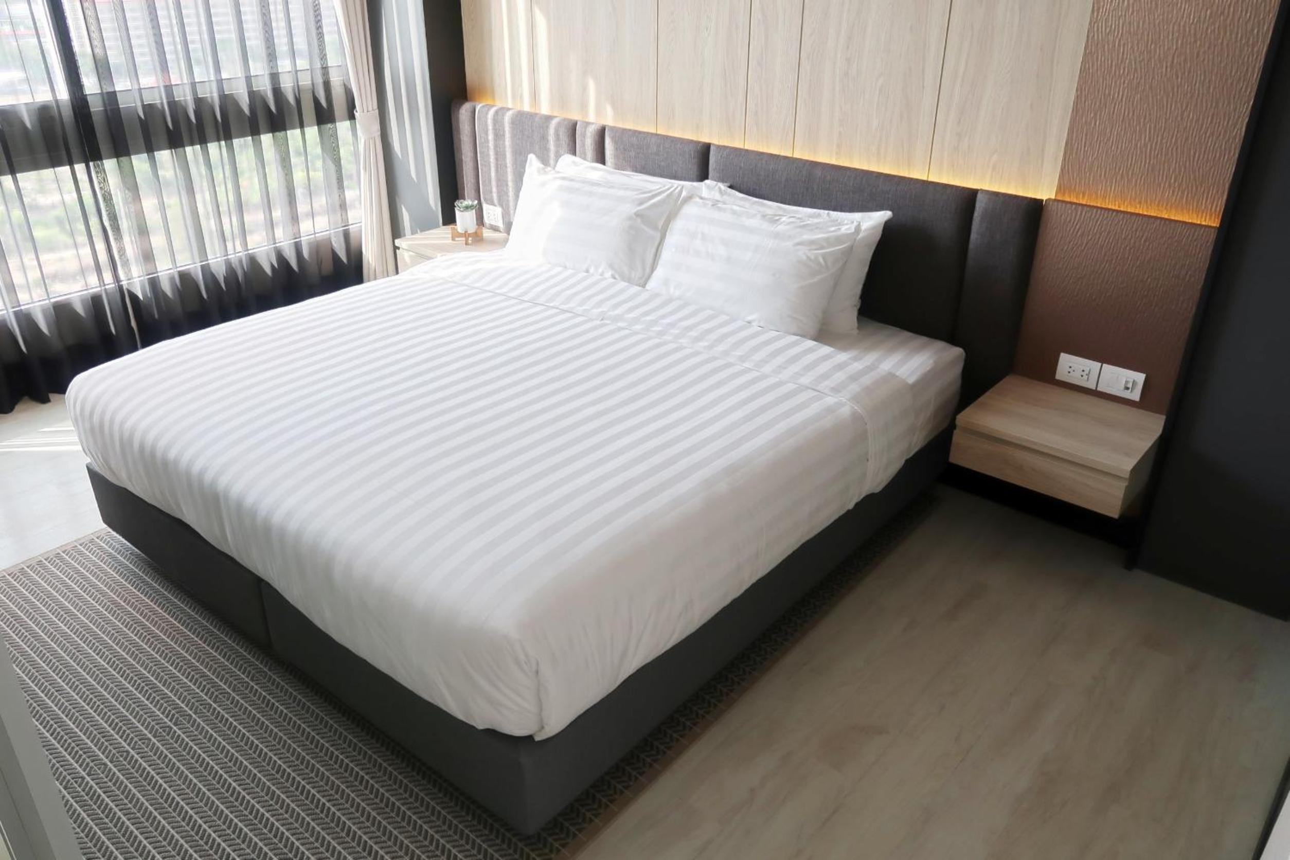 King Room with Two King Beds - Photo 12