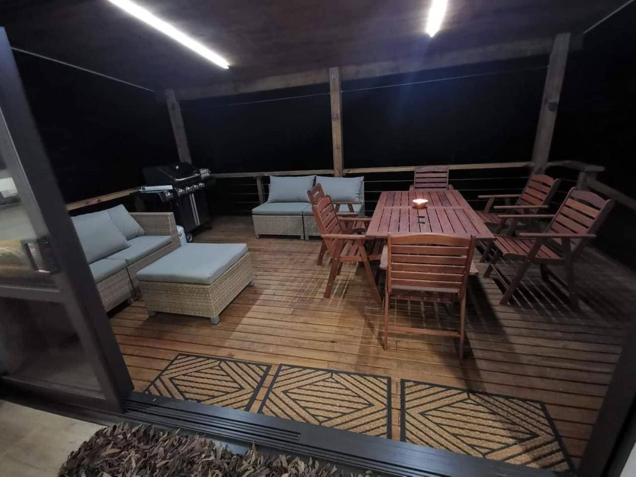 Three-Bedroom House photo 2