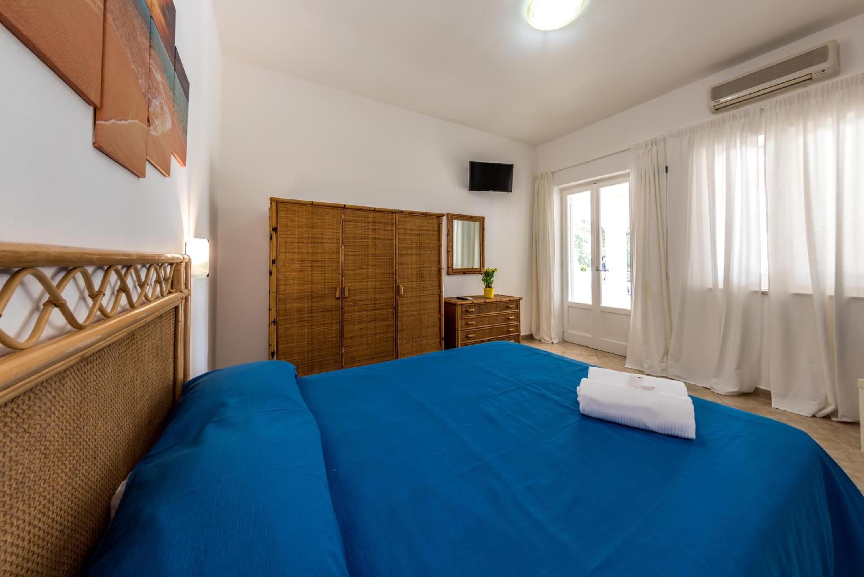 Quadruple Room with Terrace