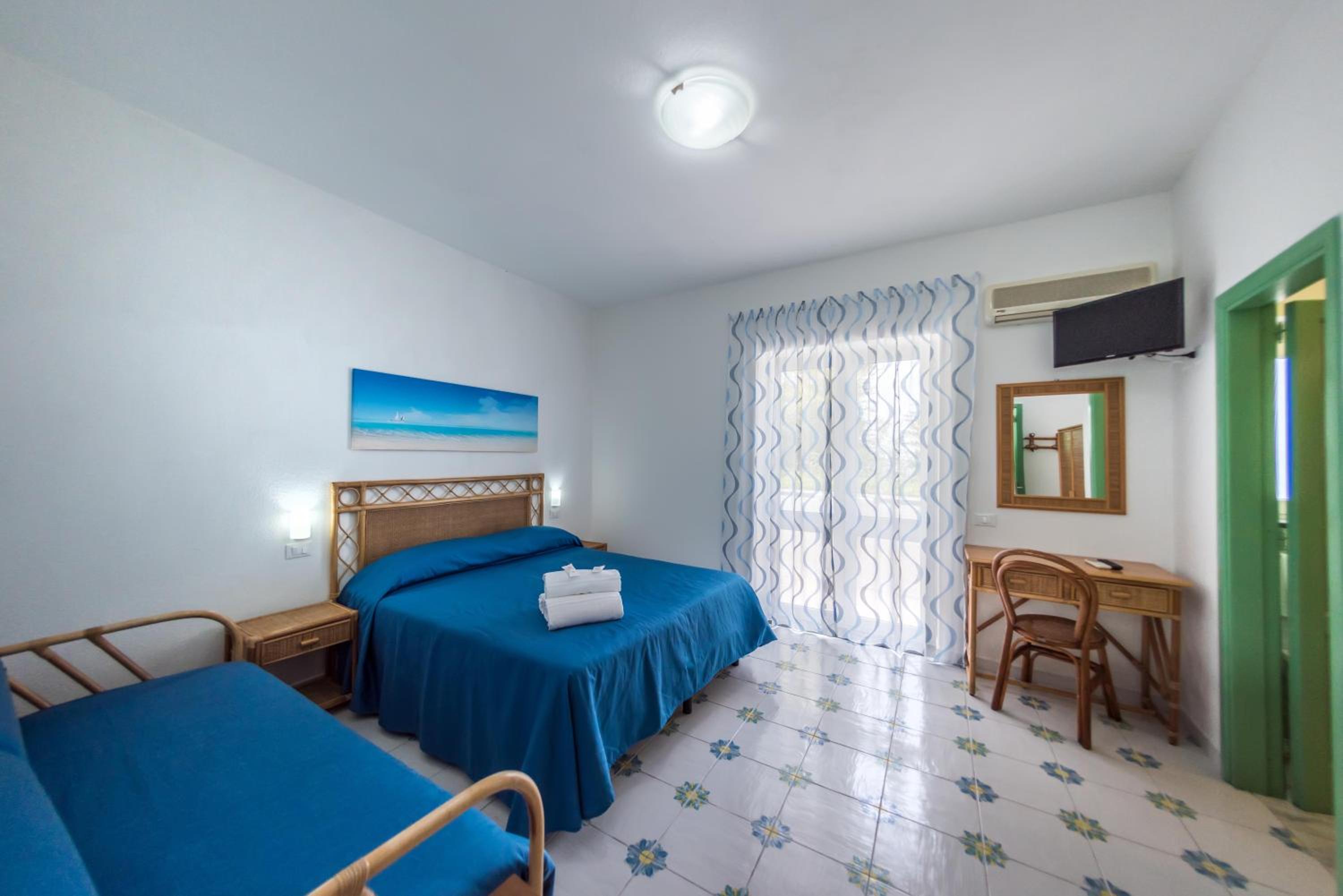 Triple Room with Terrace