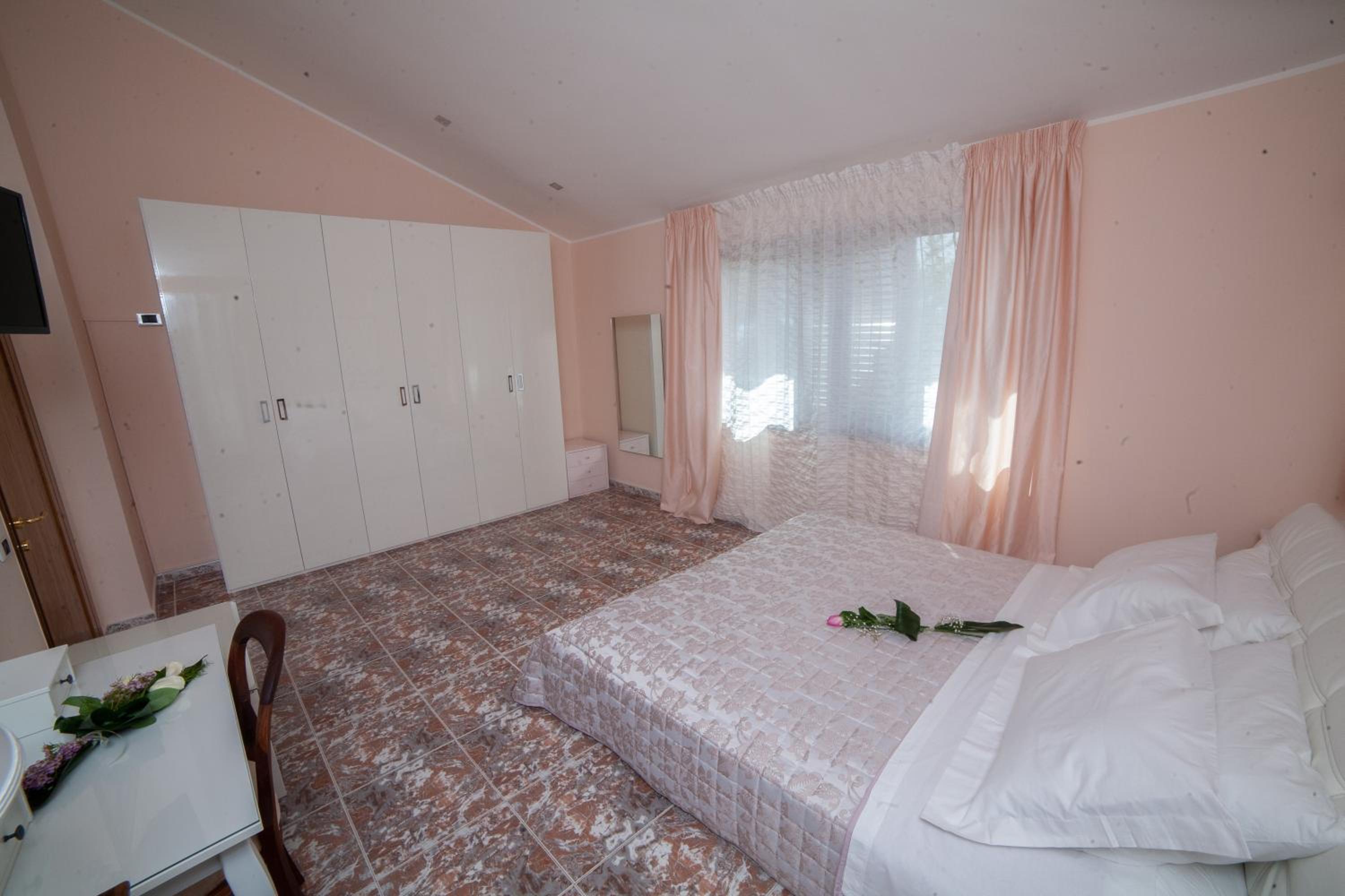 Two-Bedroom Suite - Photo 8