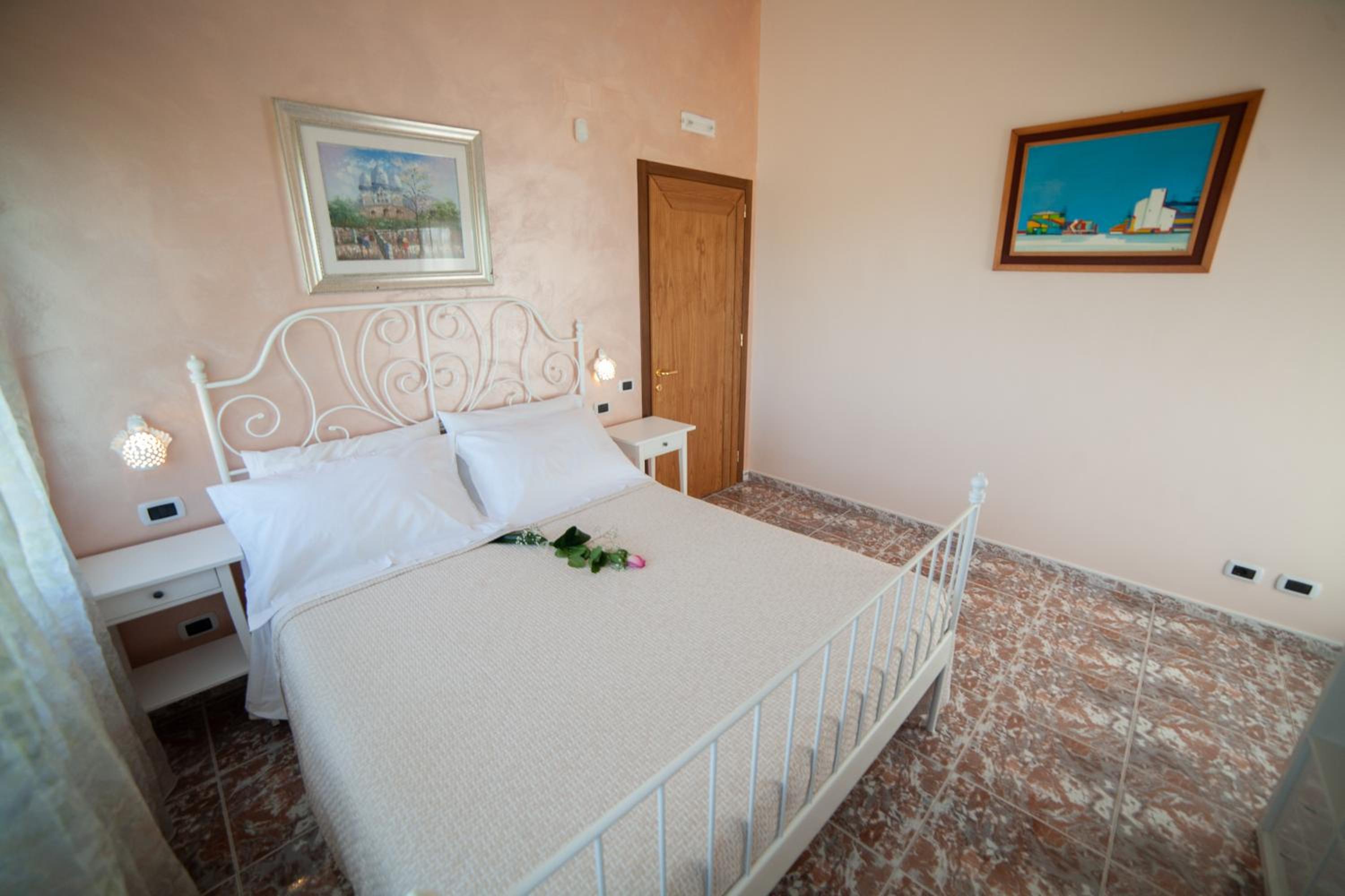 Two-Bedroom Suite - Photo 7