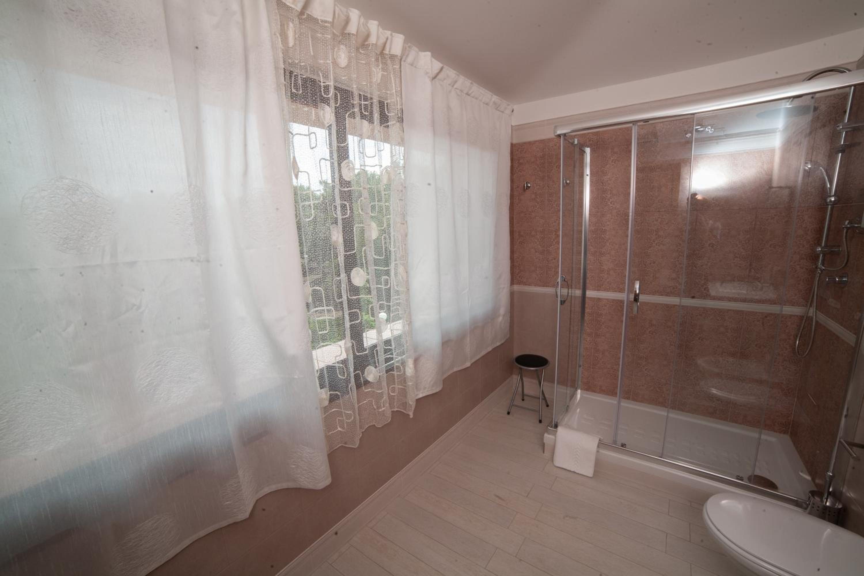 Queen Room with Garden View - Photo 11