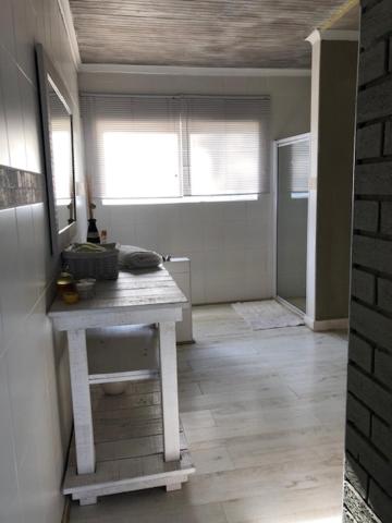 Deluxe Double Room with Shower - Photo 5