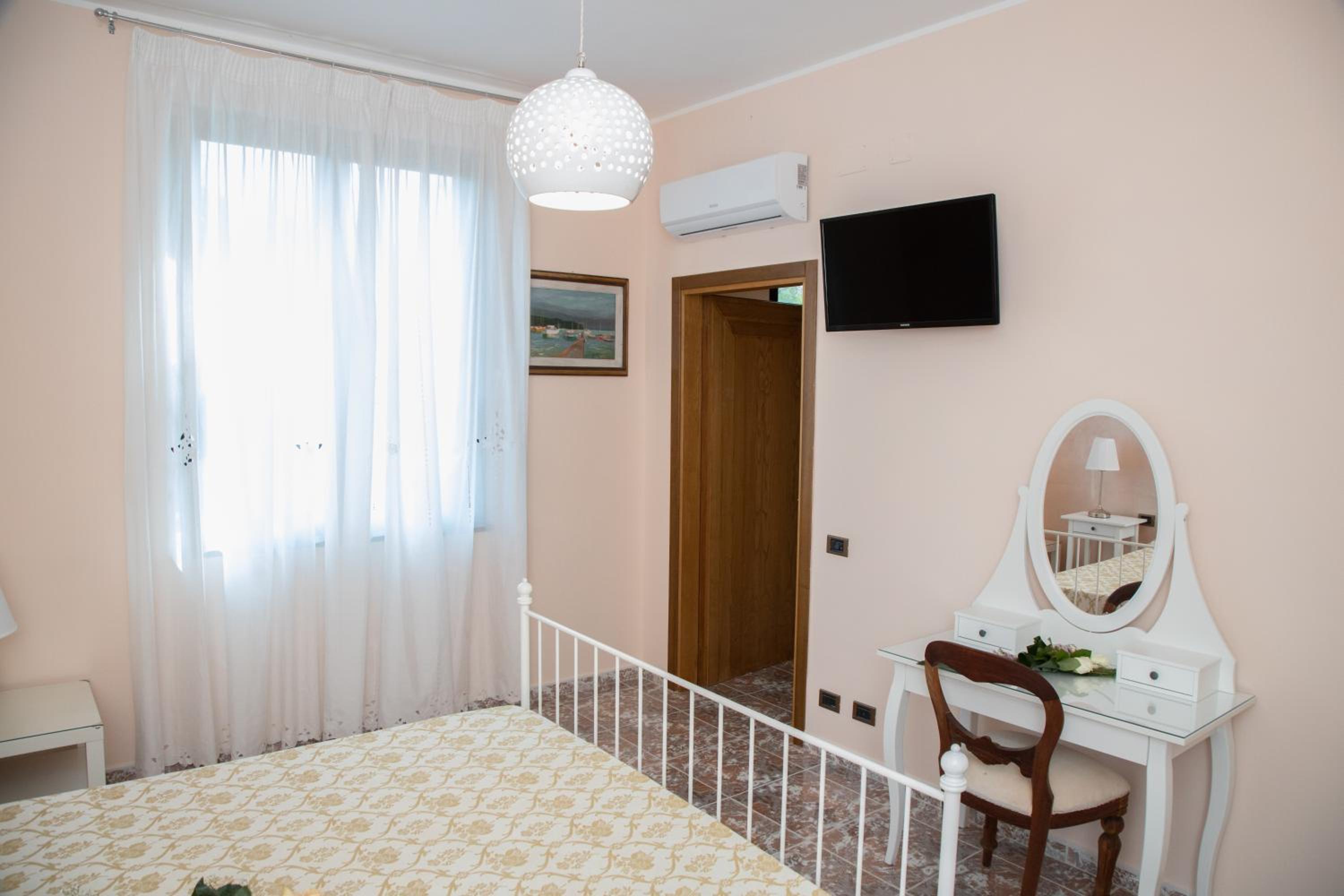 King Room with Garden View - Photo 5