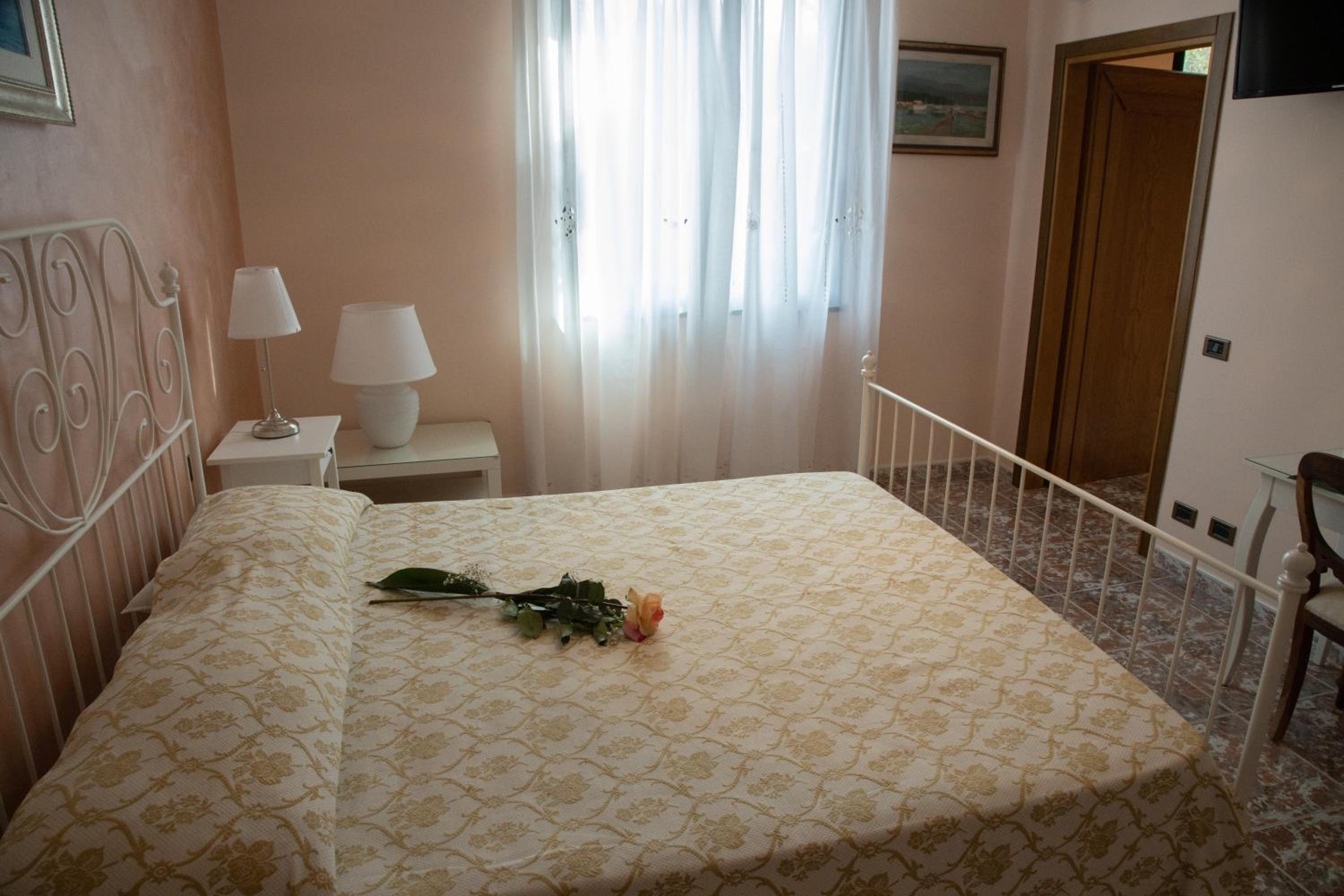 King Room with Garden View - Photo 10