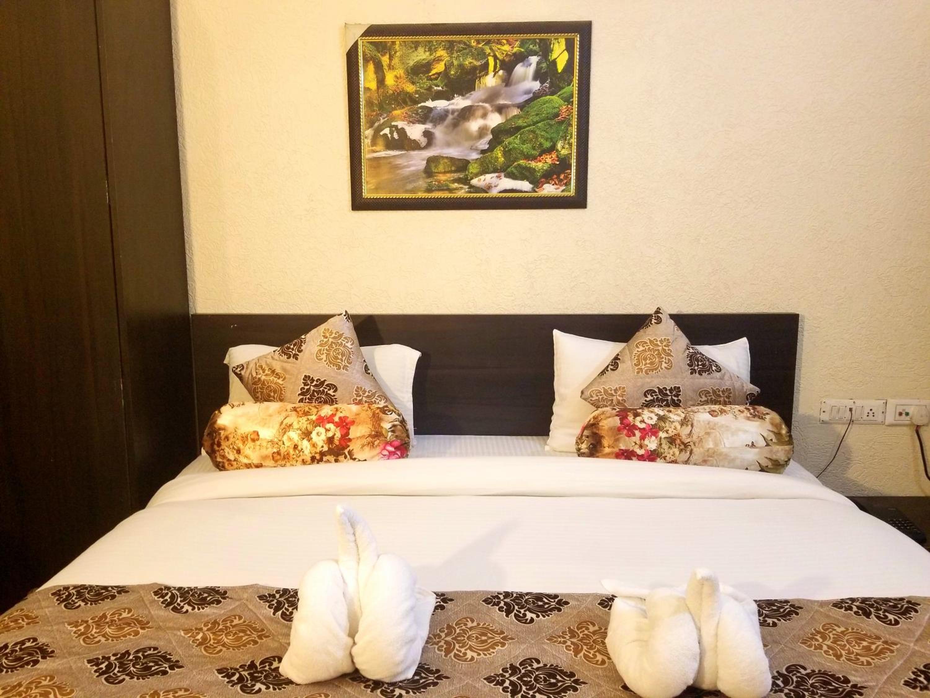 Deluxe Double Room With Balcony - Photo 2