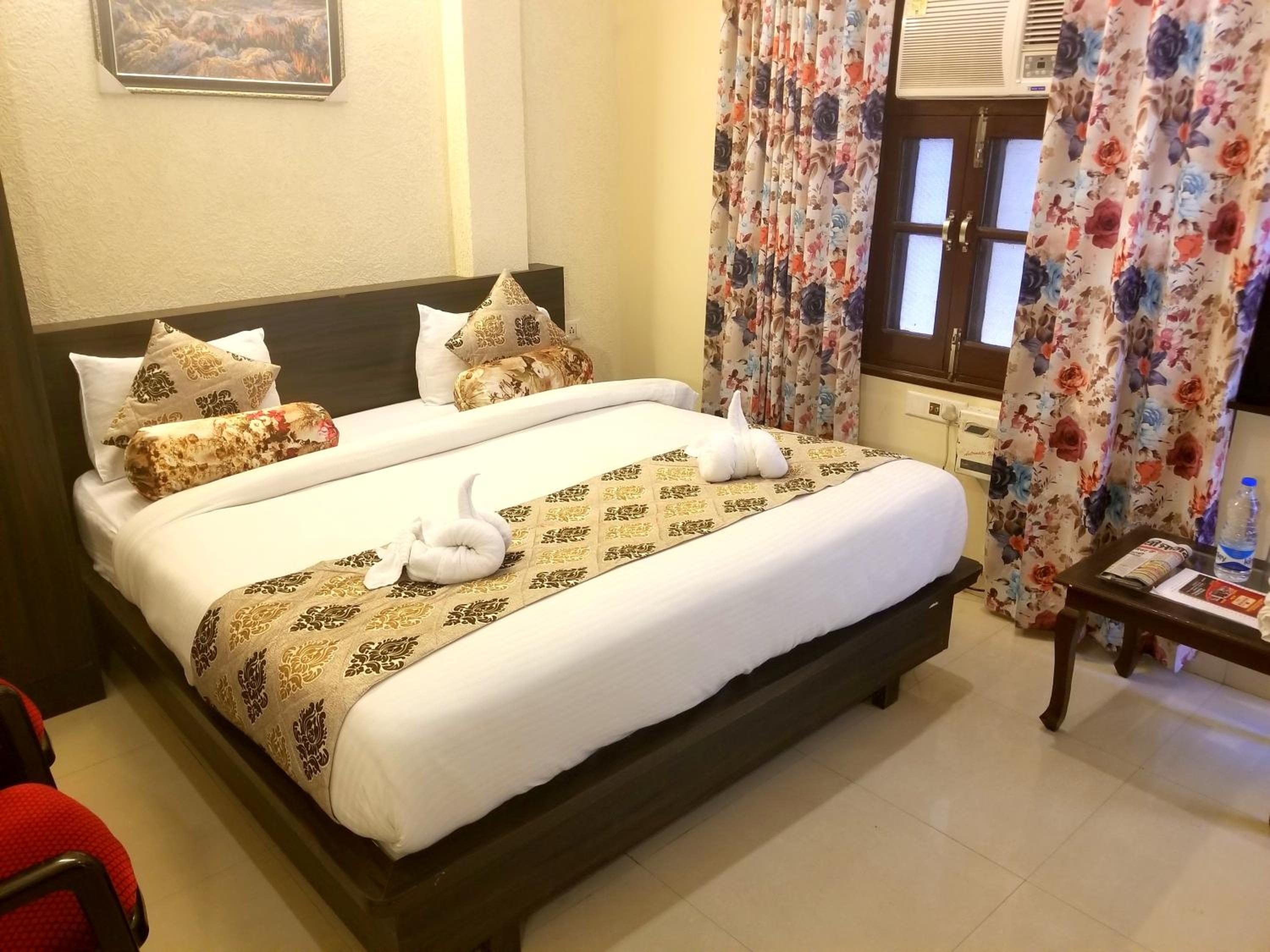 Deluxe Double Room With Balcony - Photo 1