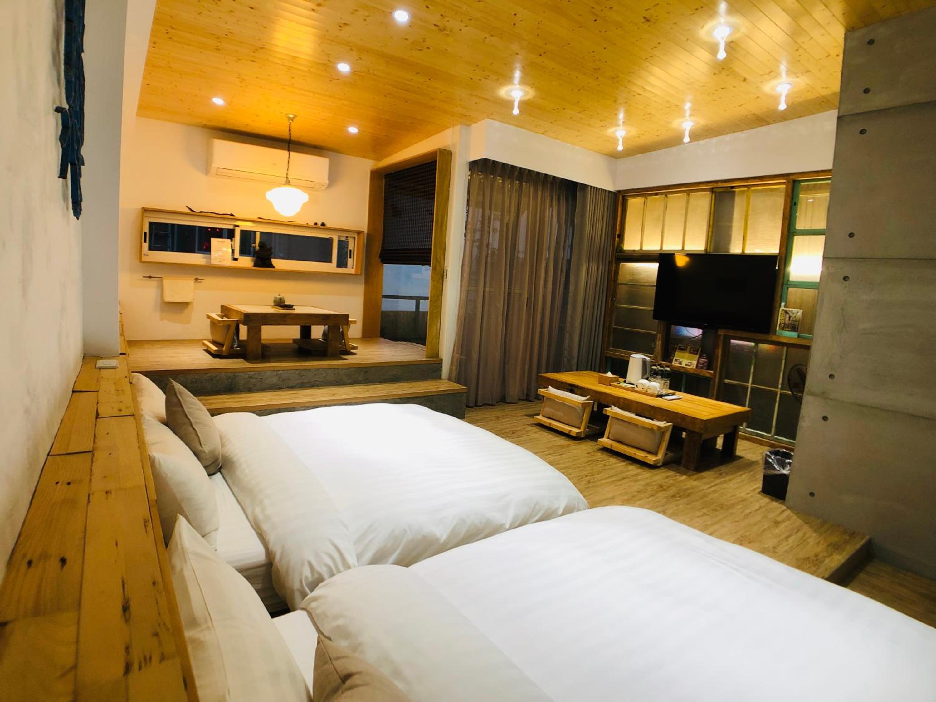 Deluxe Family Suite