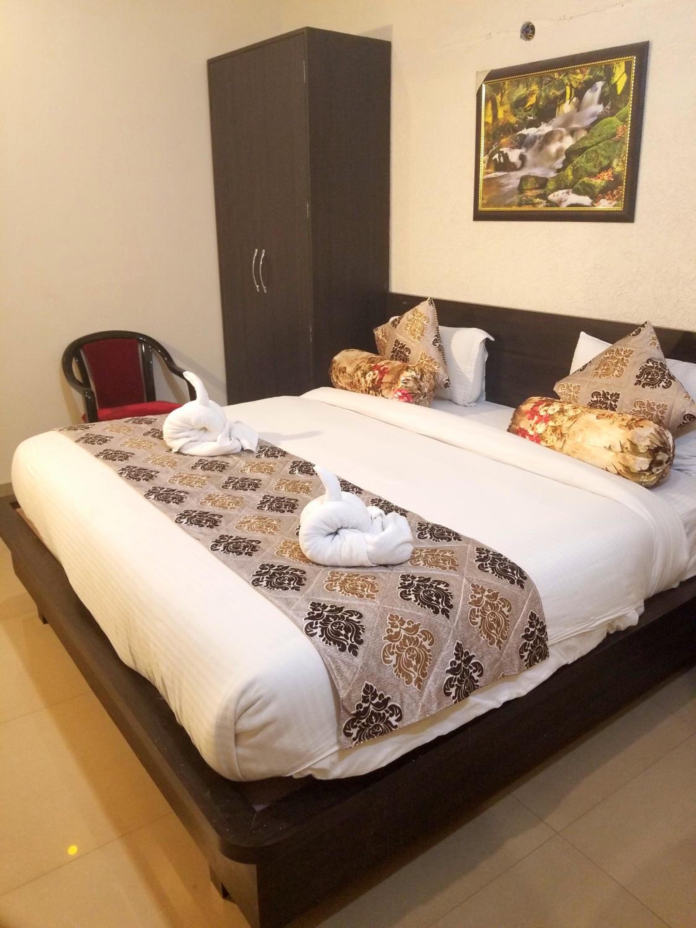 Deluxe Room - Photo 9