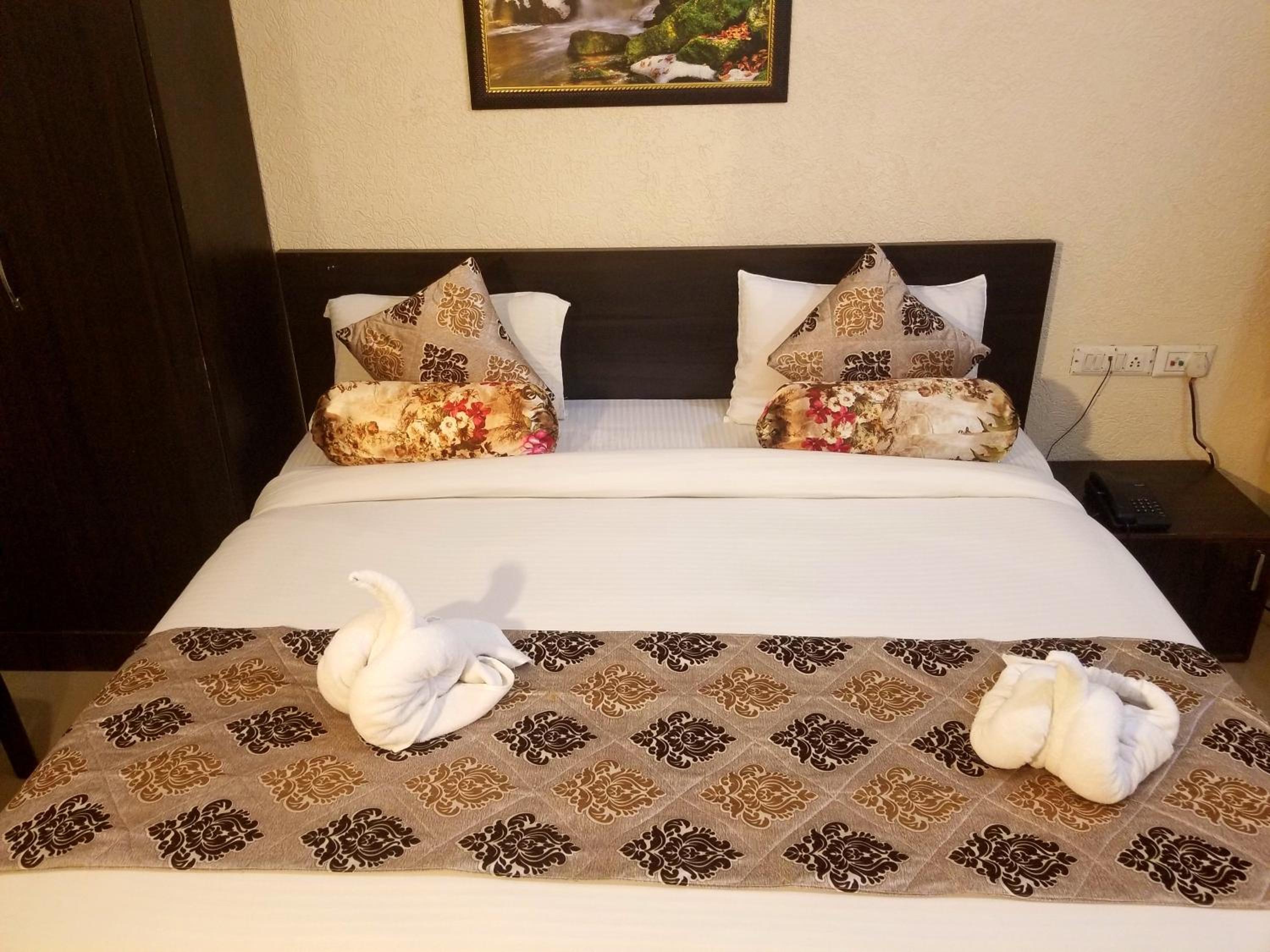 Deluxe Room - Photo 8