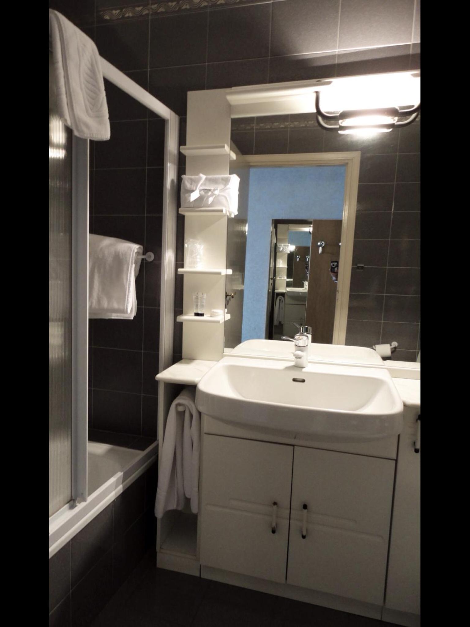 Superior Double Room with Balcony and Lake/Square View - Photo 8