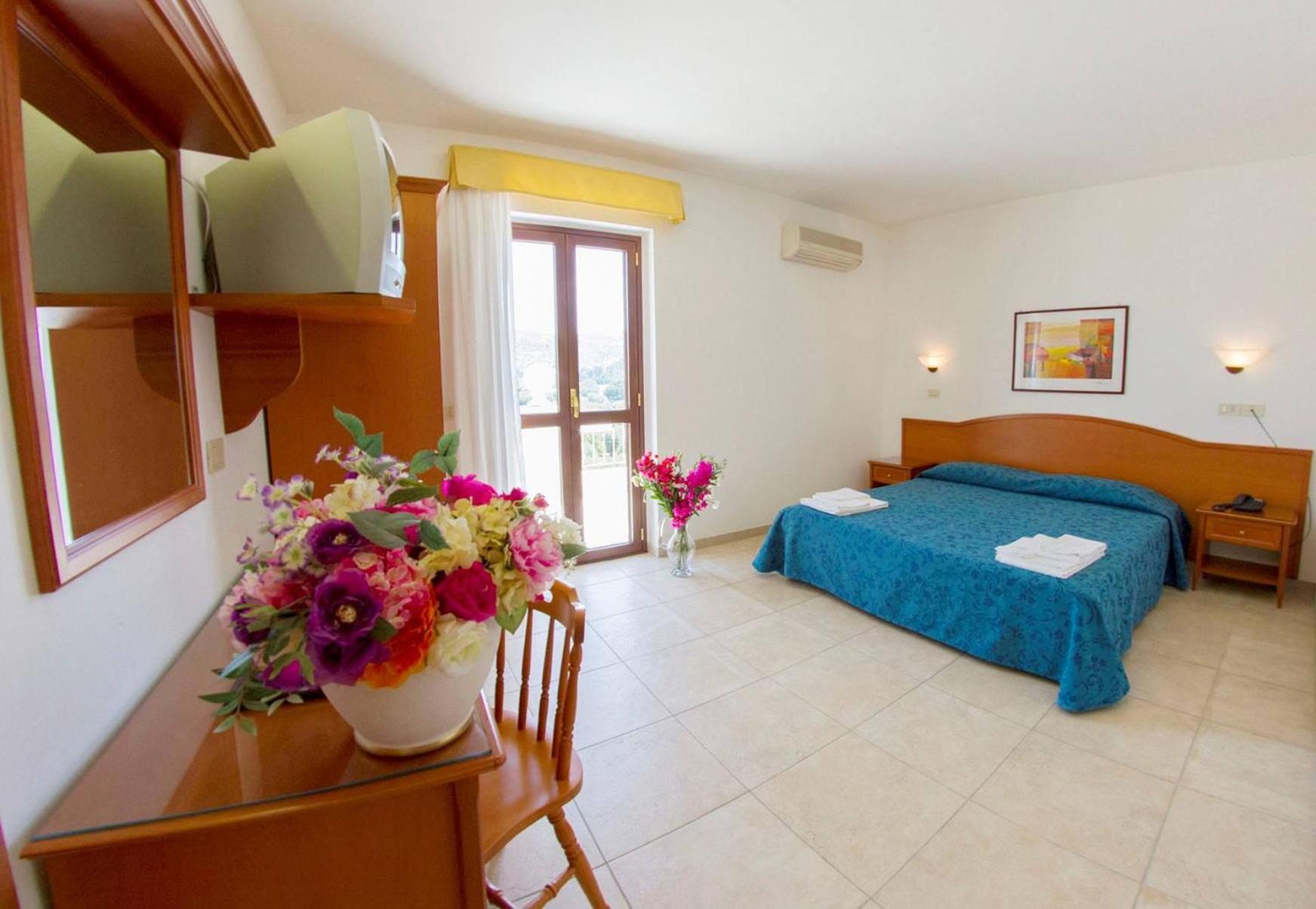 Double Room with Balcony and Sea View photo 1