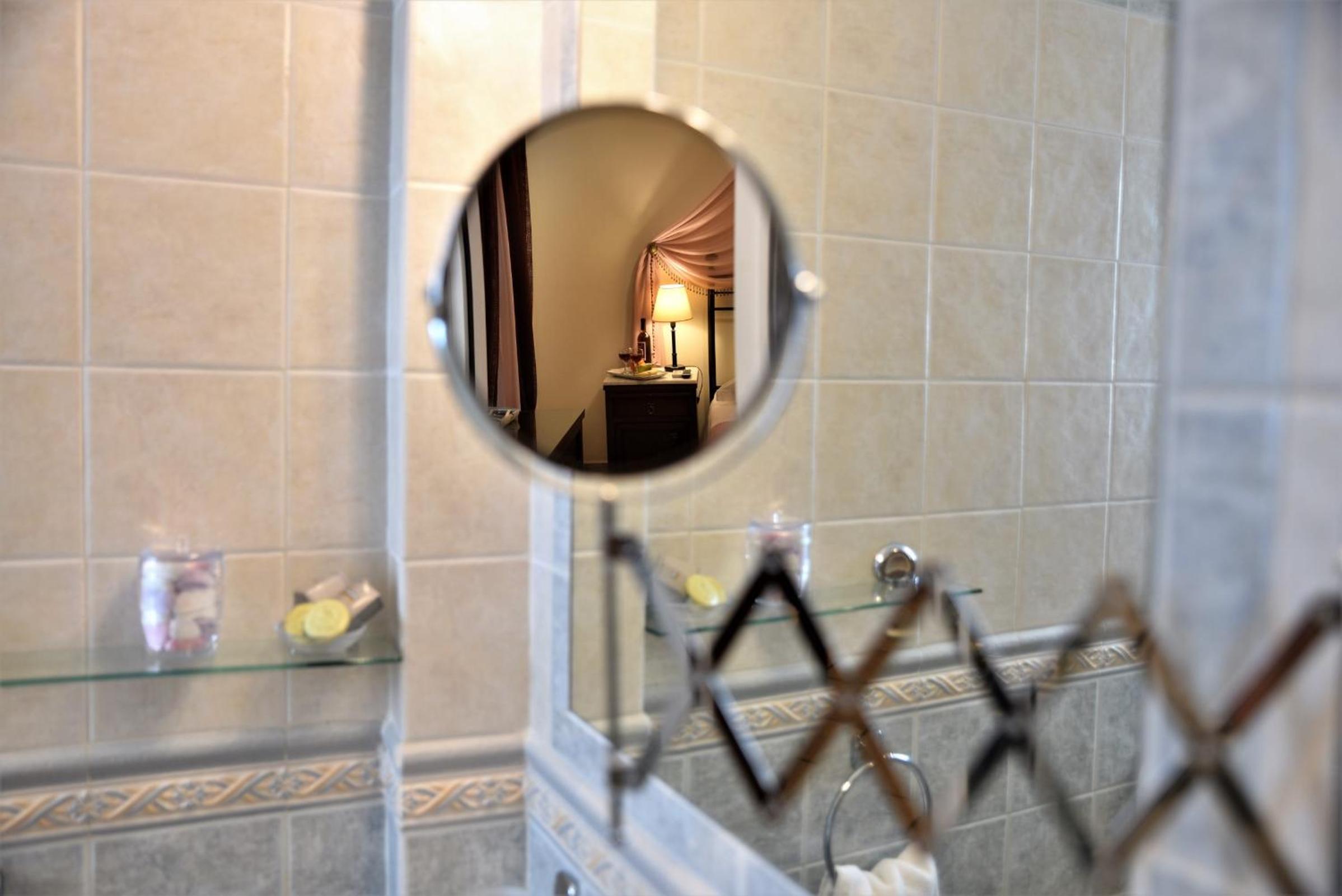 Double Room with Balcony and Partial Sea View photo 2