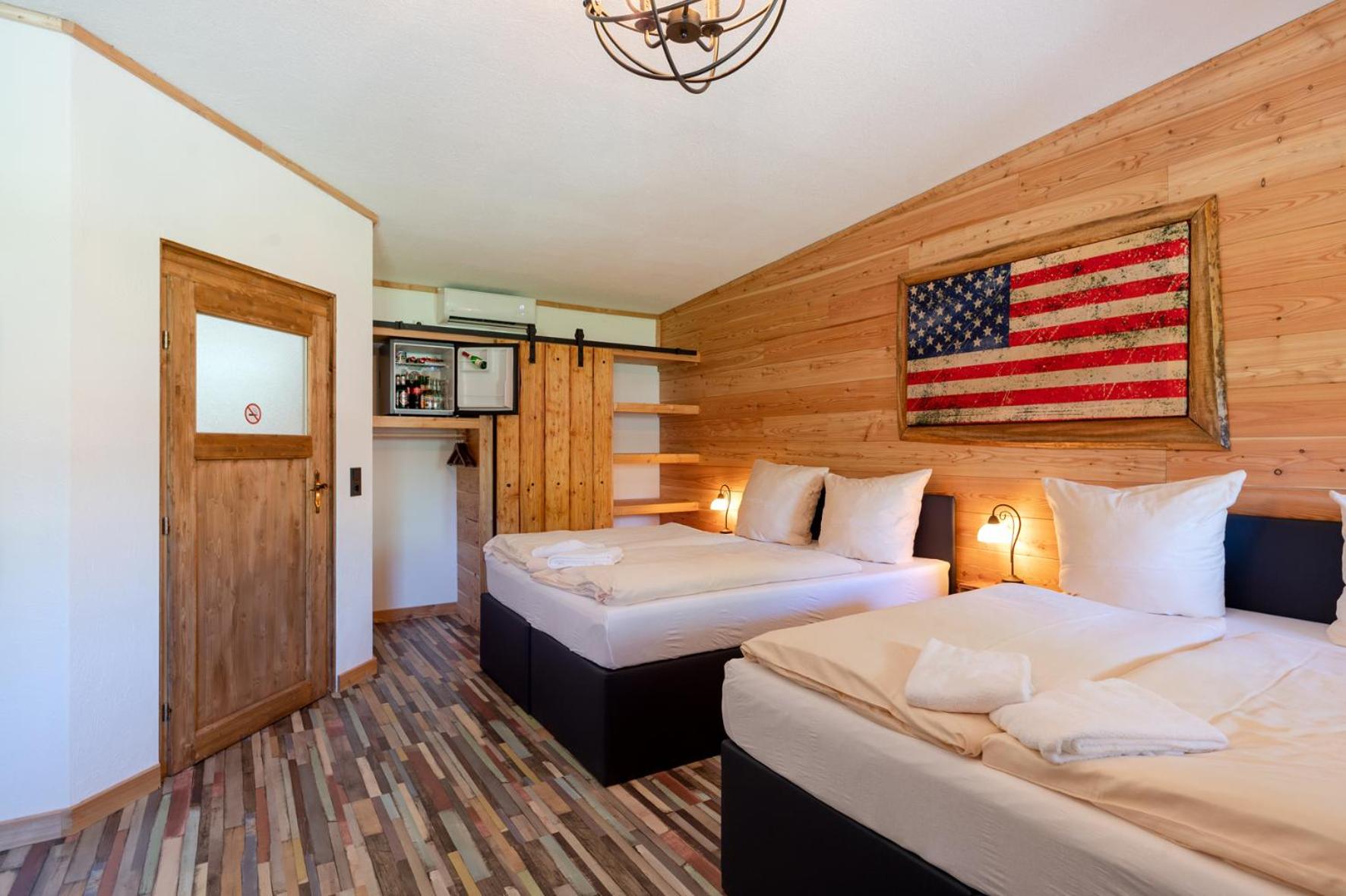 Quadruple Room with Two Double Beds and Private Bathroom