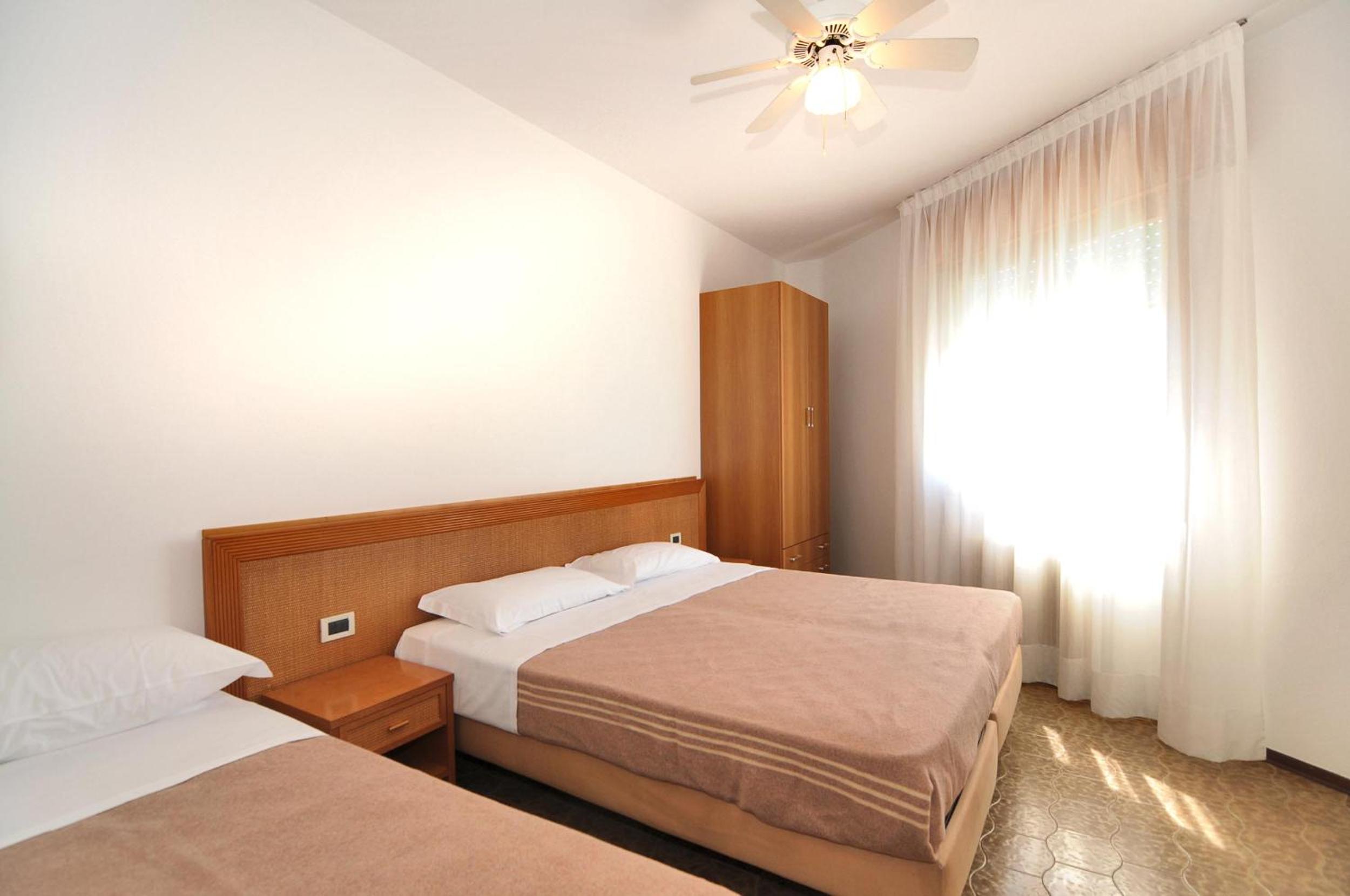 Family Room with Private Bathroom - Photo 7