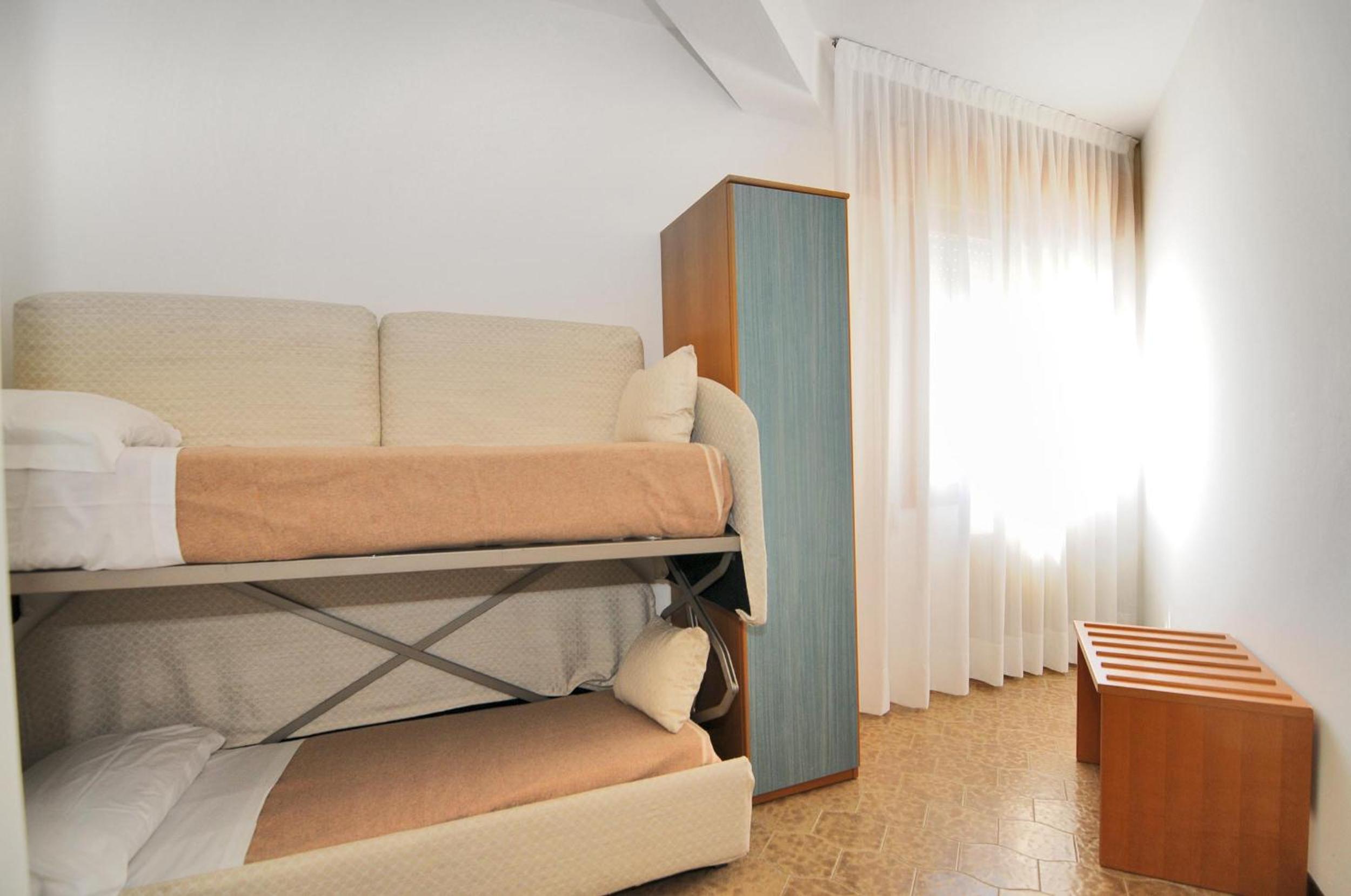 Family Room with Private Bathroom - Photo 3