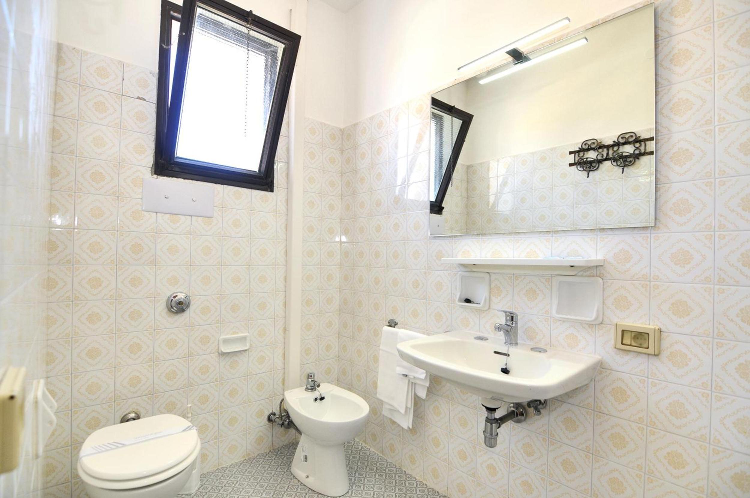 Economy Double or Twin Room - Photo 16