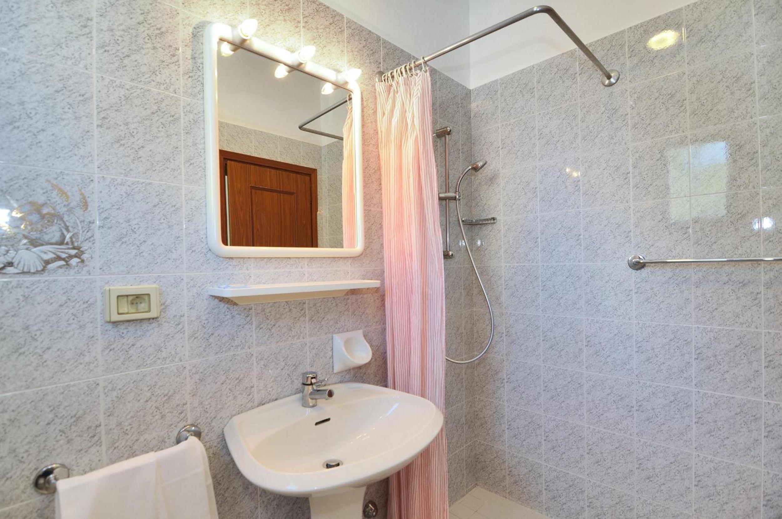 Economy Double or Twin Room - Photo 4