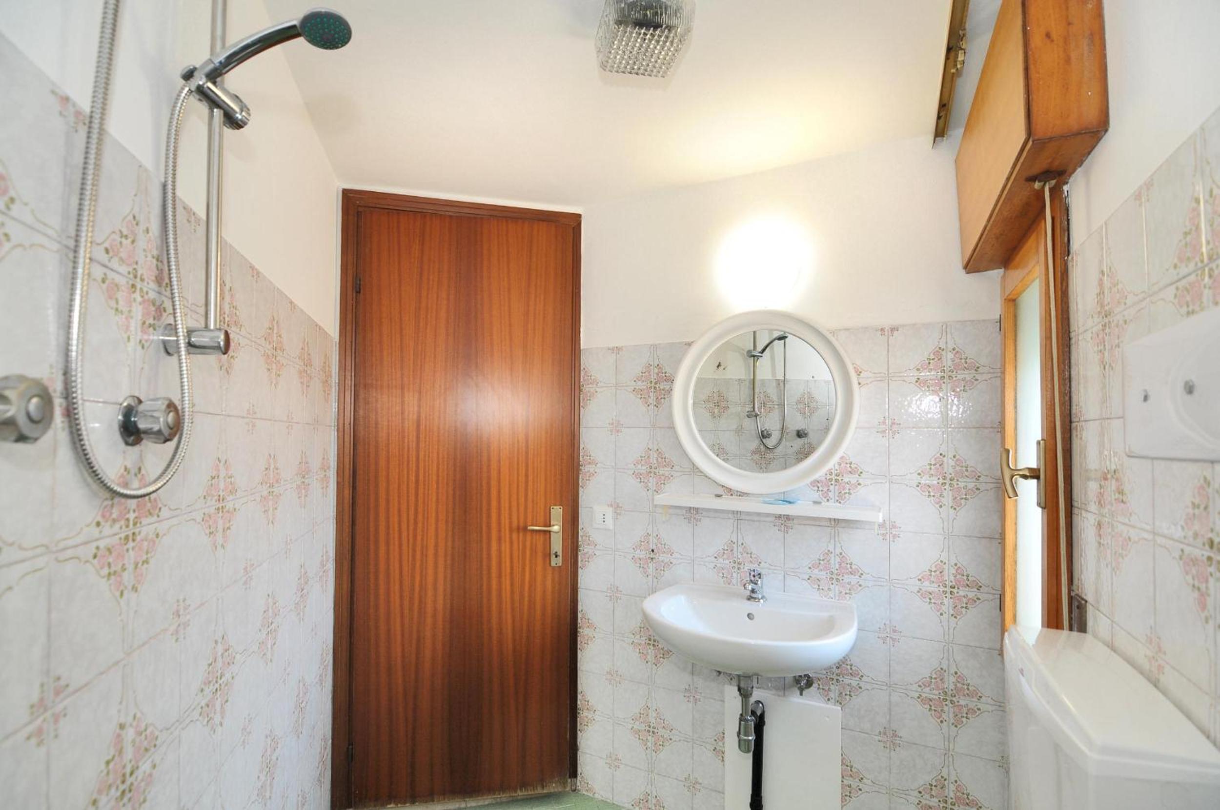Small Double Room - Photo 9