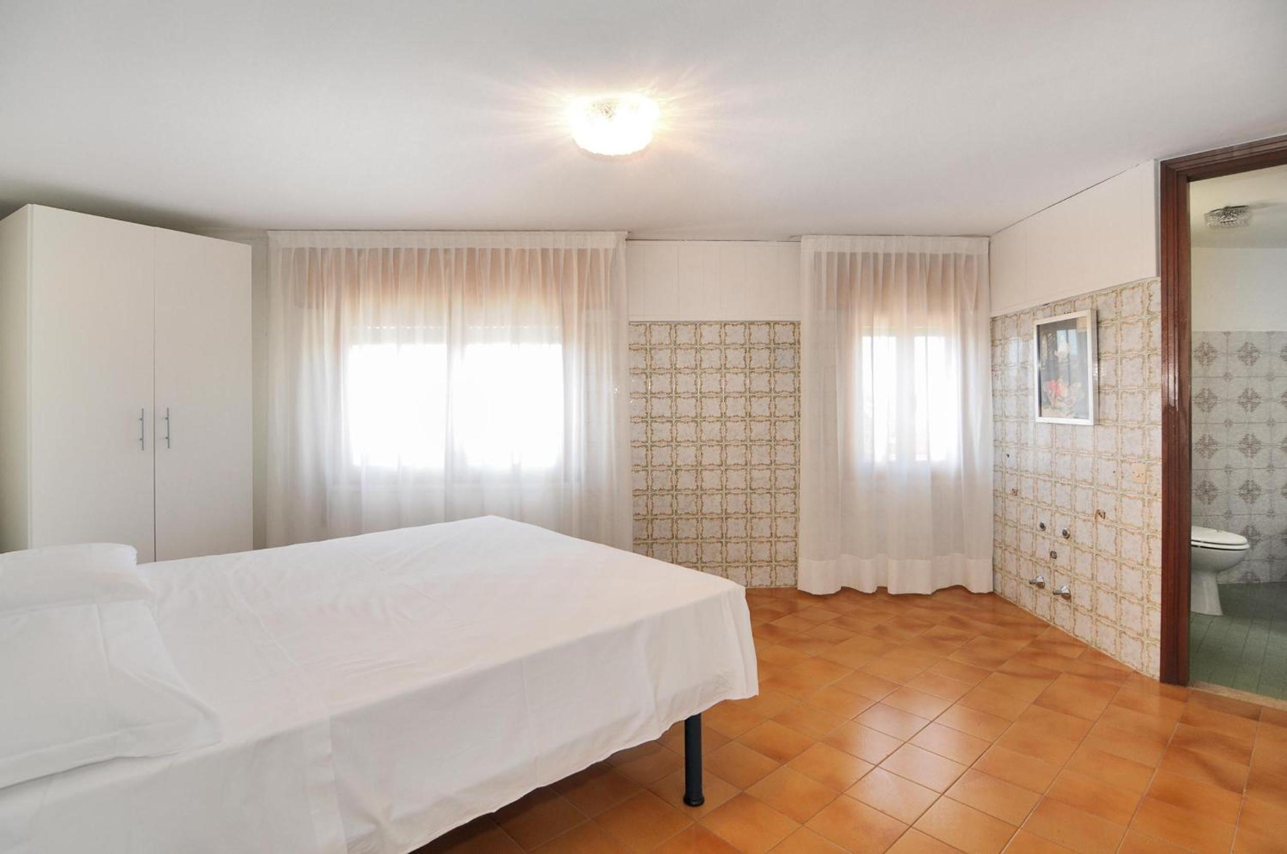 Small Double Room - Photo 1