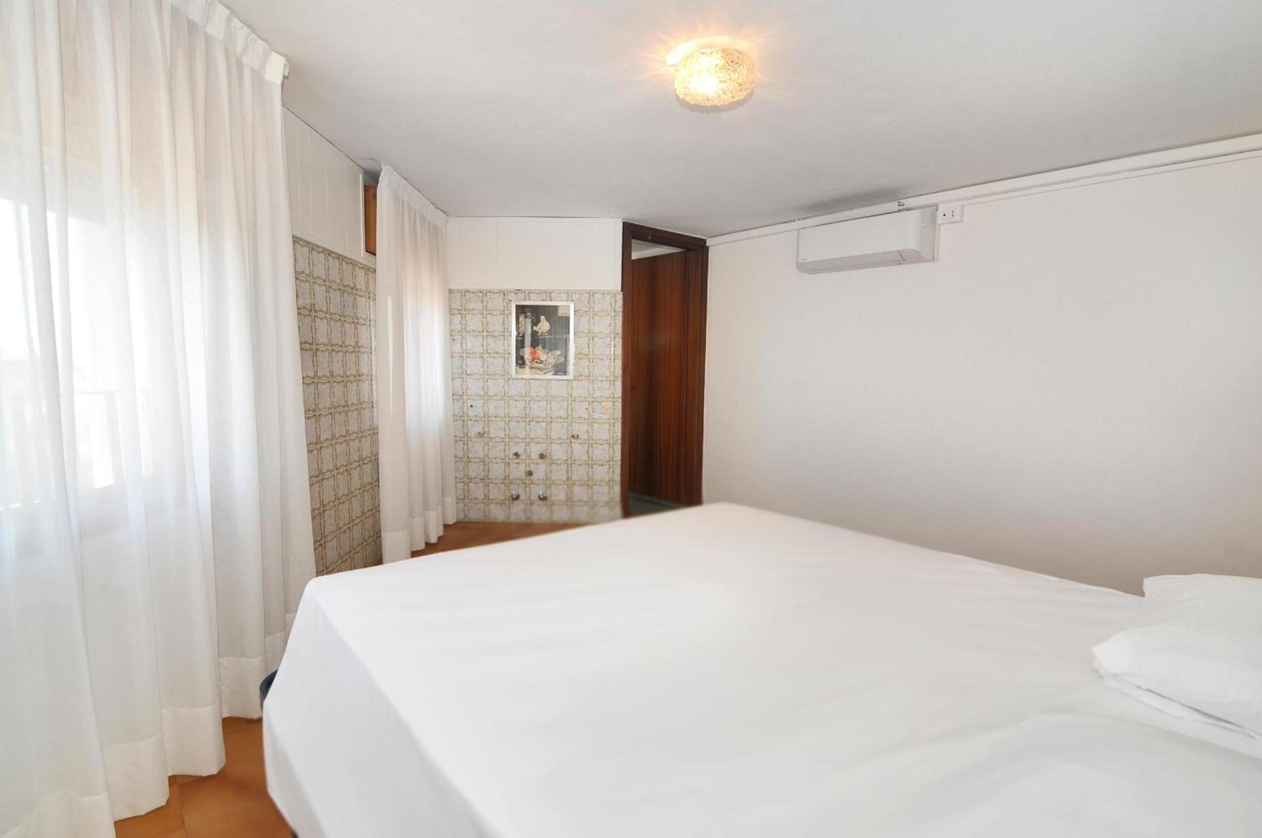 Small Double Room - Photo 5