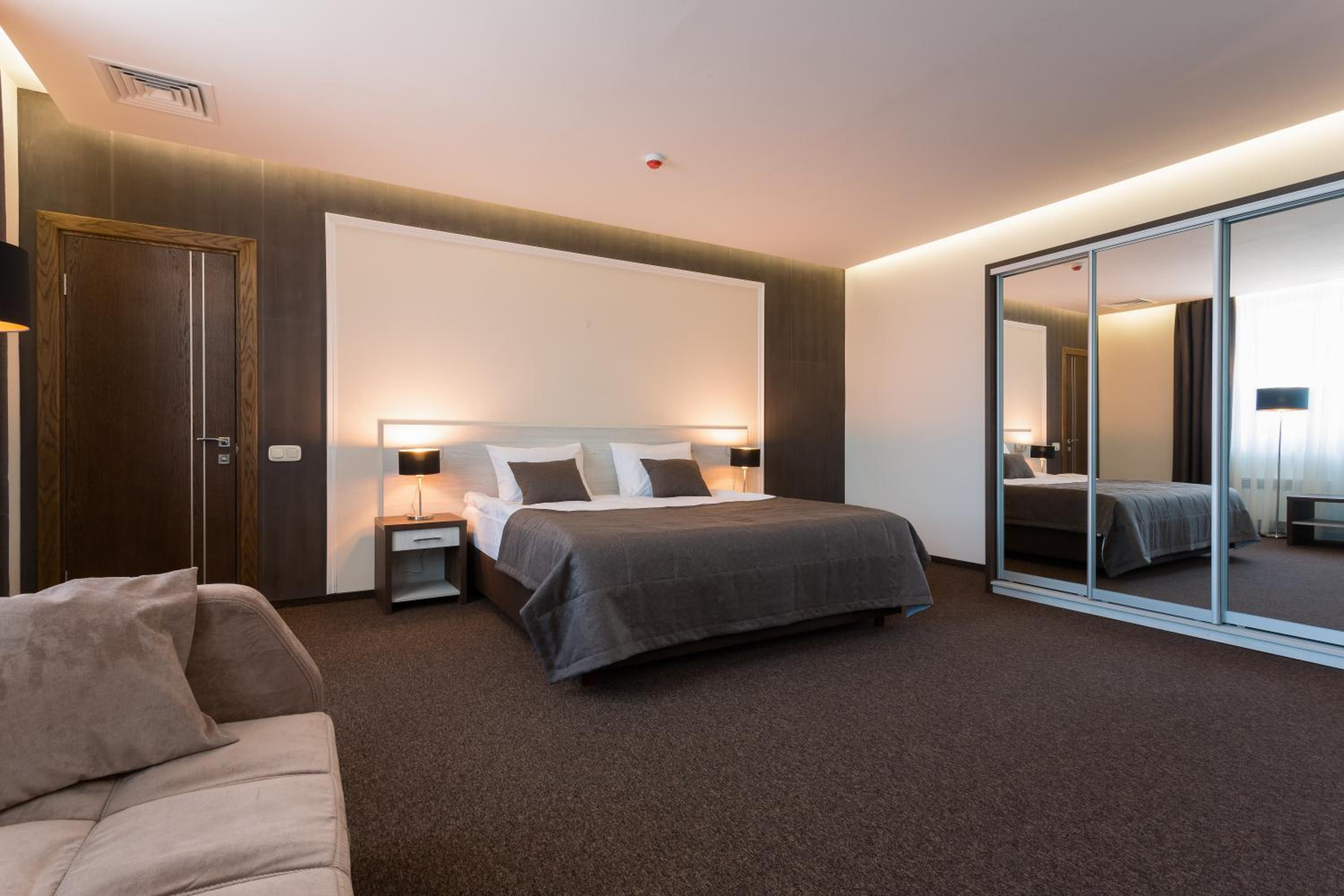 Family Suite with Balcony and Access to the Spa photo 2